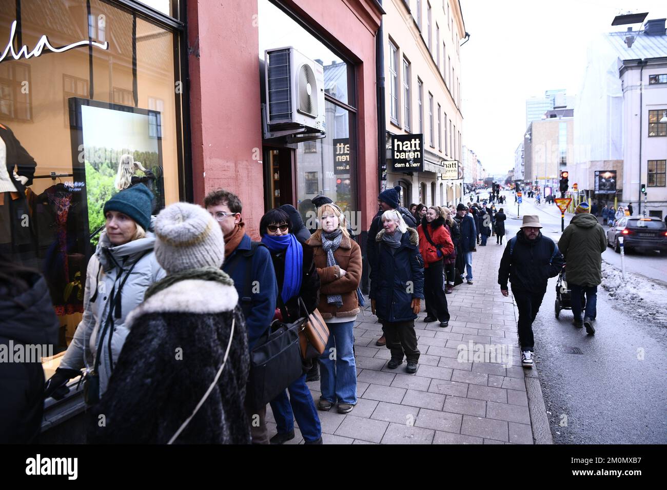 Stockholm, Sweden, 07/12/2022, A long queue outside Soderbokhandeln bookshop where French author Annie Ernaux, winner of the Nobel Prize for Literature, was signing books, in Stockholm Sweden, December 7, 2022. Photo: Tim Aro / TT / code 12130 Credit: TT News Agency/Alamy Live News Stock Photo