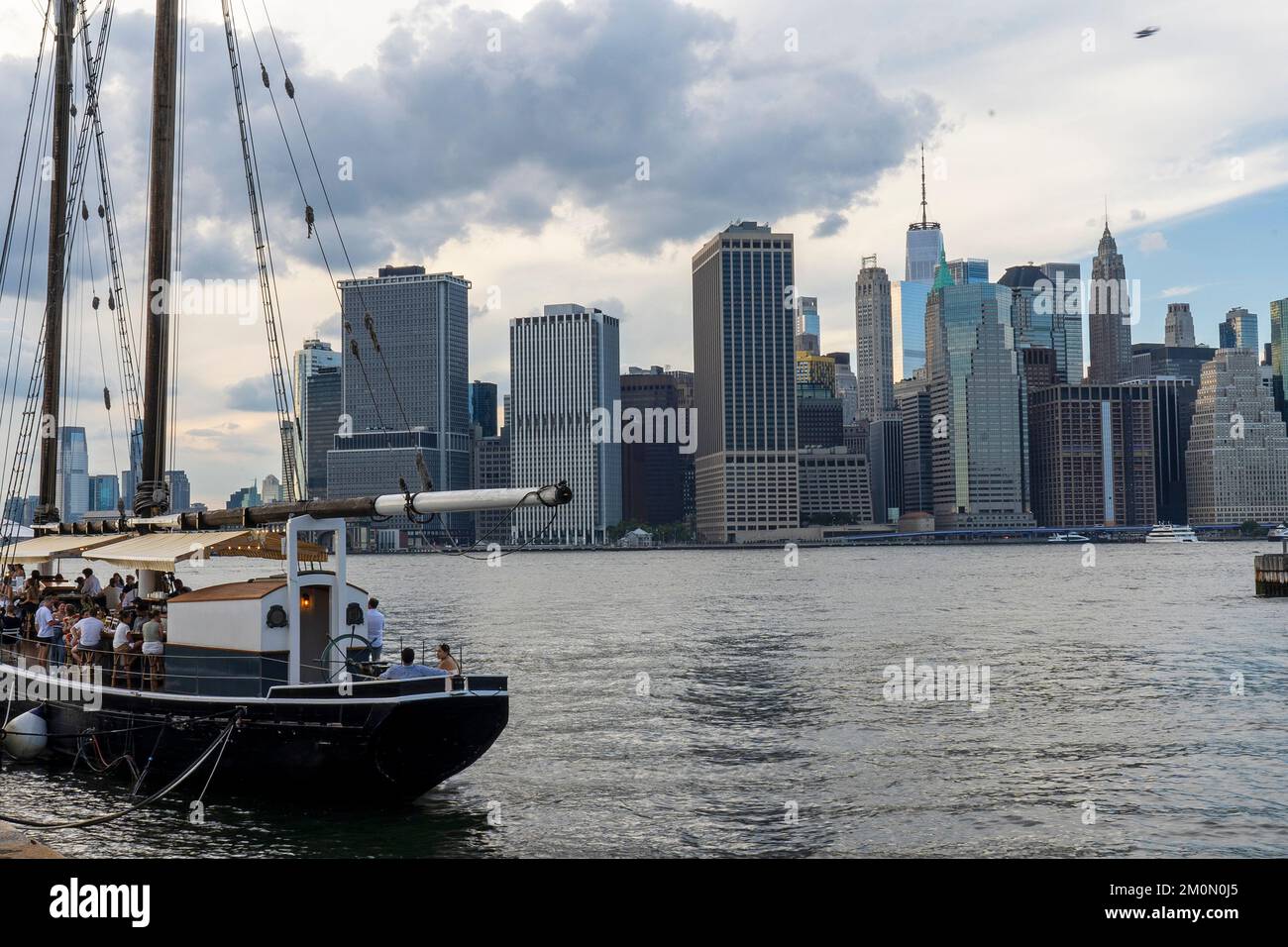 Pilot, Docked in Brooklyn Heights, Pilot is an outdoor, seasonal oyster