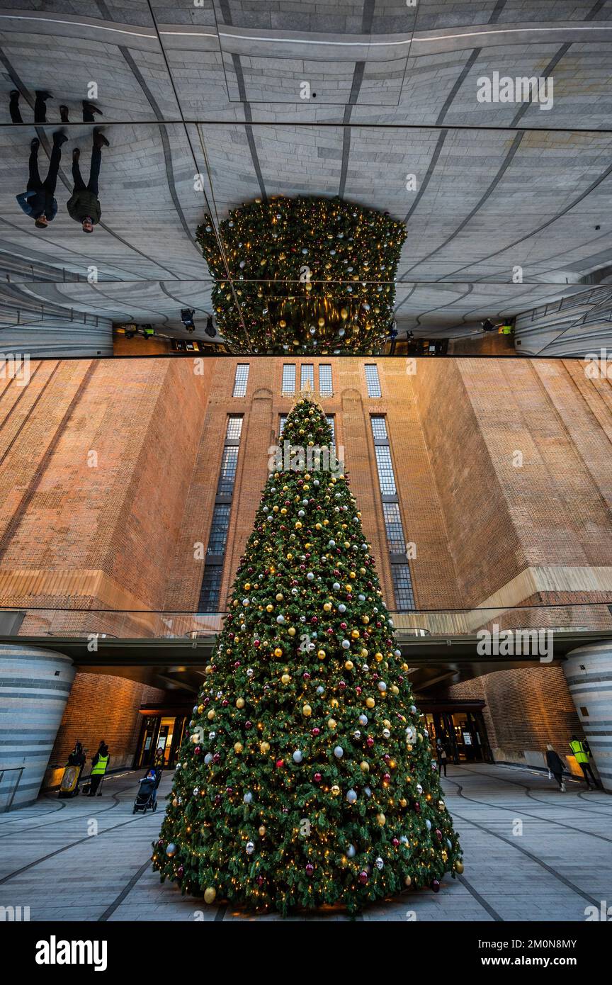 Battersea power station christmas hires stock photography and images Alamy