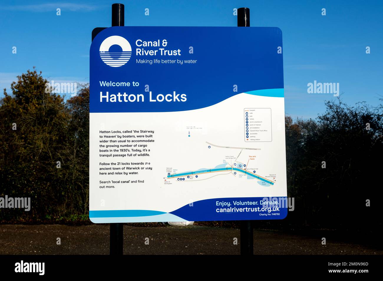 Hatton Locks sign, Grand Union Canal, Warwickshire, UK Stock Photo - Alamy