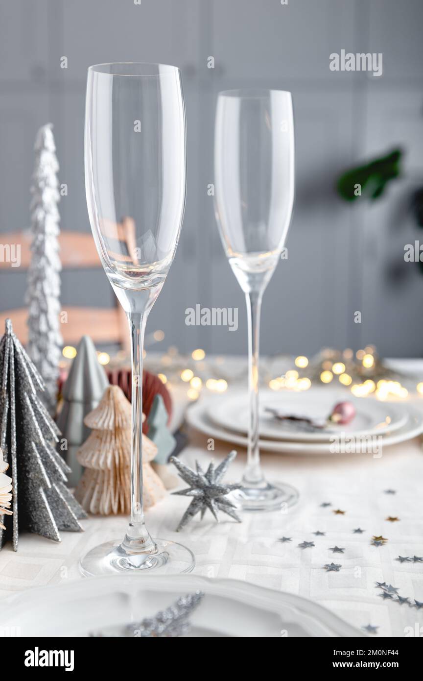 Christmas Table Settings Stock Photo Alamy christmas-table-settings-stock-photo-alamy