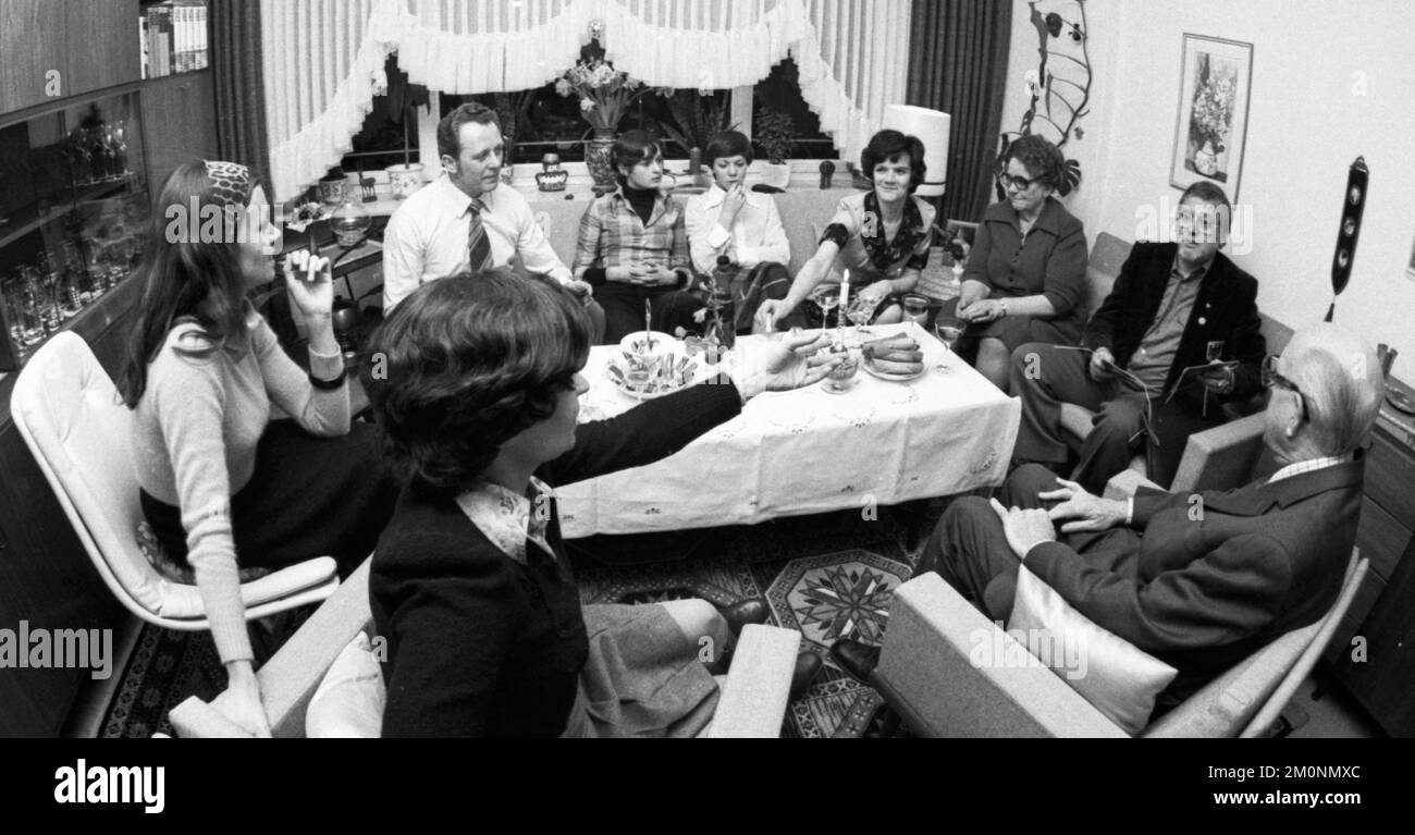 The German figure skater Dagmar Lurz here on 19.01.1976 in her parents