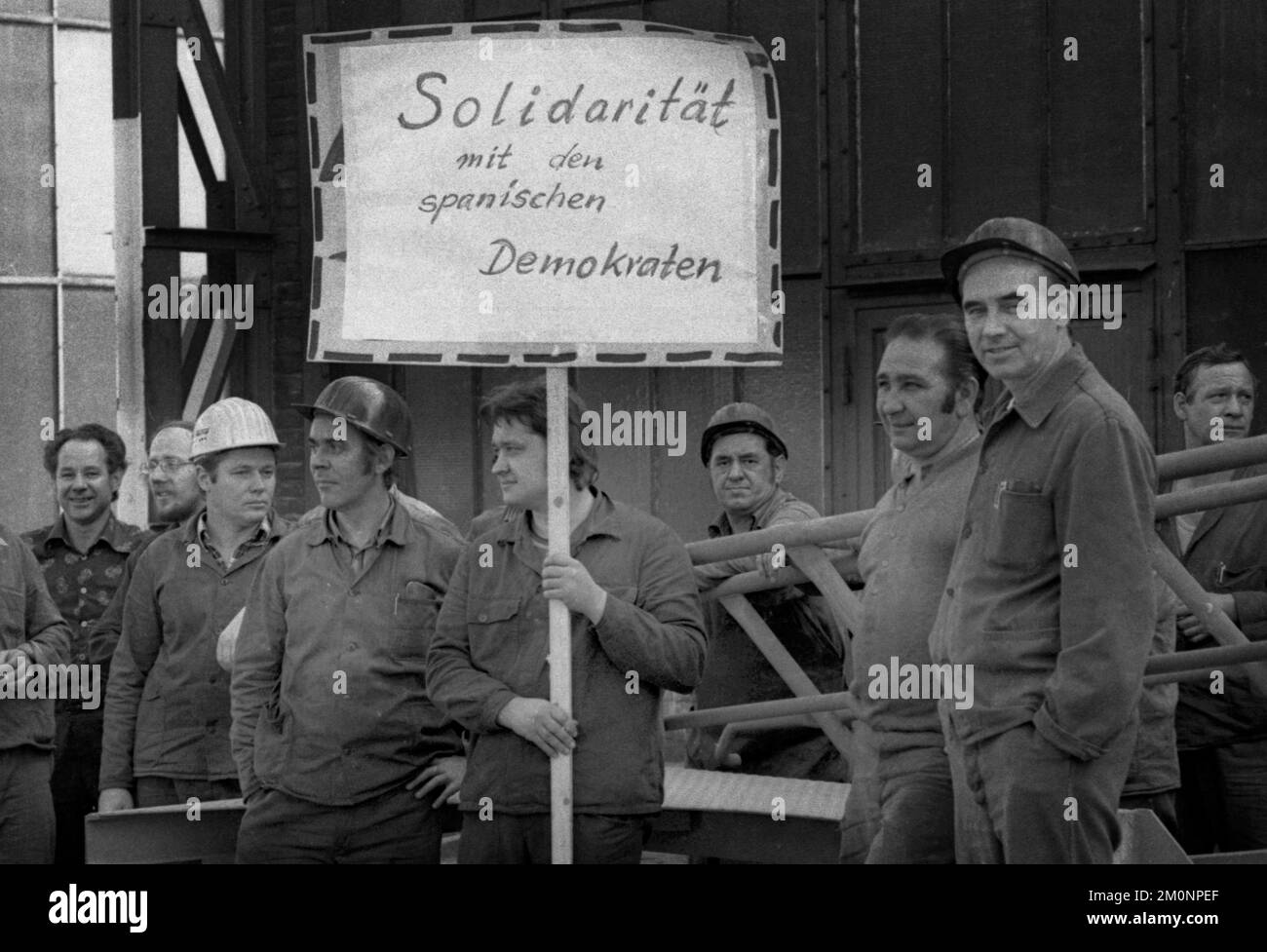 The Franco dictatorship's persecution of Spanish democrats prompted workers and youth in Gelsenkirchen to protest and stage a 2-minute strike against Stock Photo