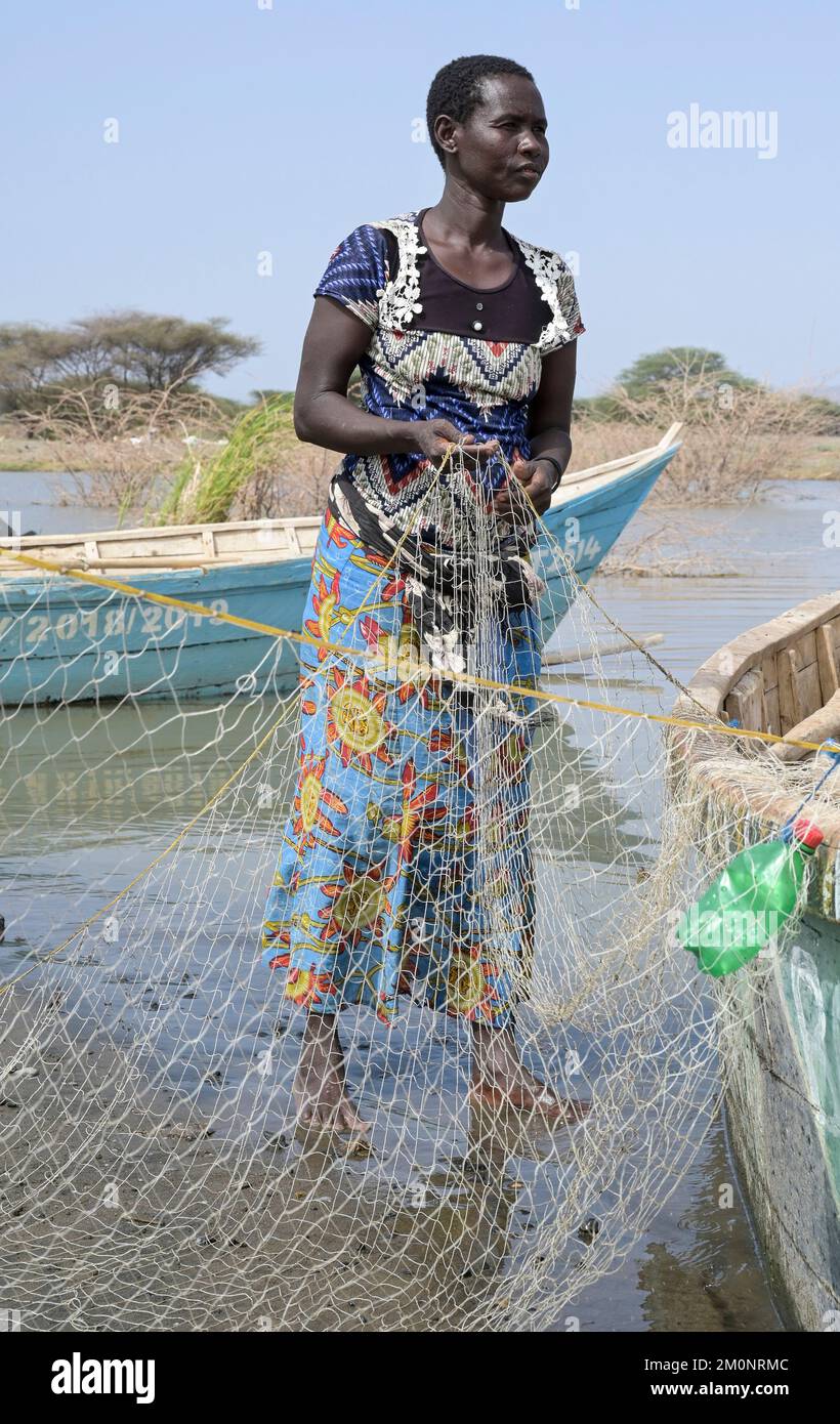 KENYA, Turkana, village Anam at Lake Turkana, fisherman woman with