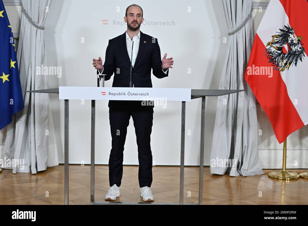 Vienna, Austria. 7th Dec, 2022. Doorsteps in front of the Council of