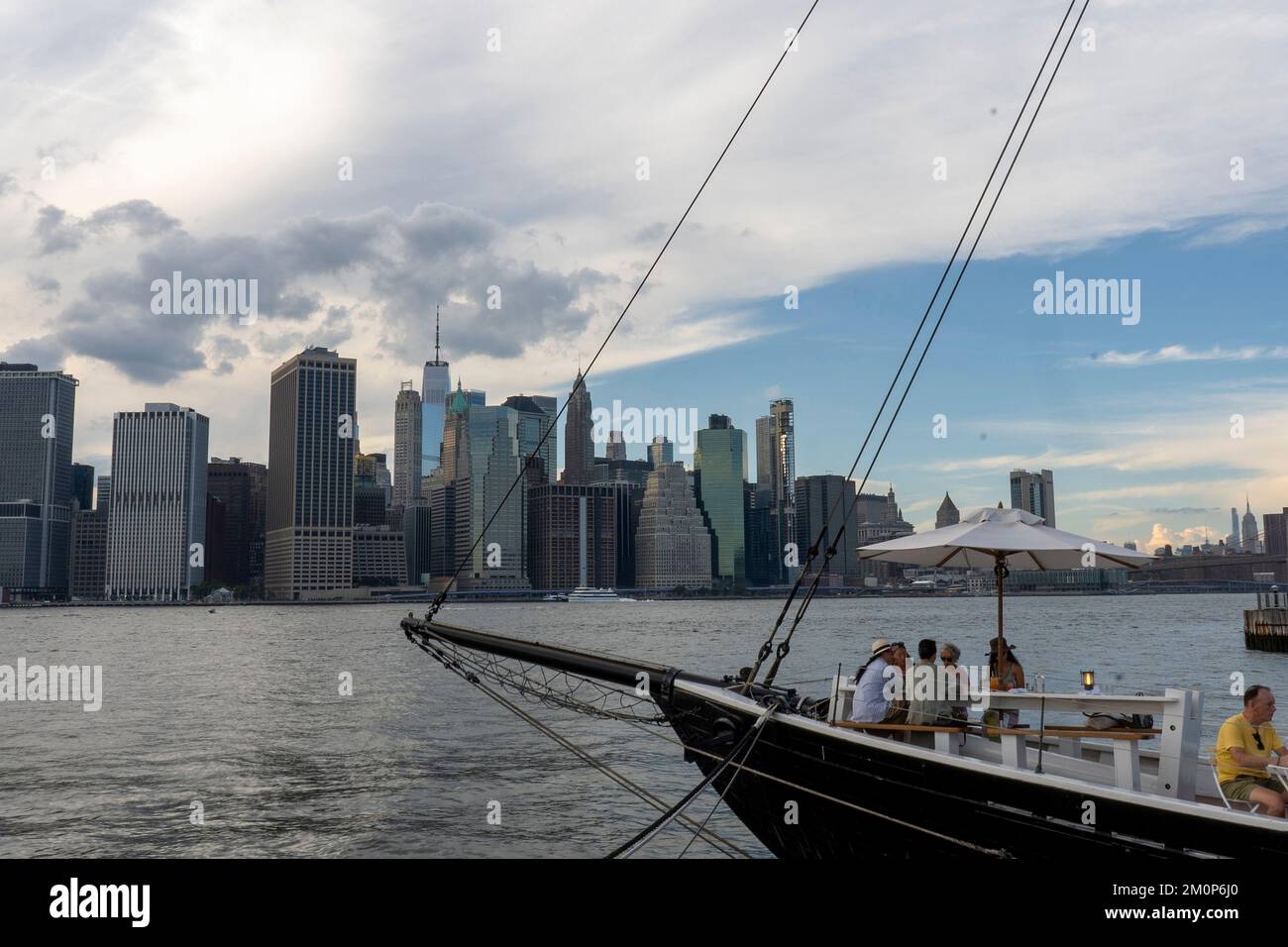 Pilot, Docked in Brooklyn Heights, Pilot is an outdoor, seasonal oyster