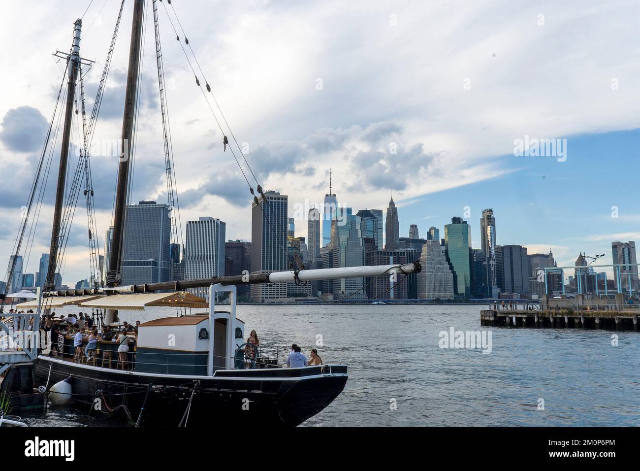 Pilot, Docked in Brooklyn Heights, Pilot is an outdoor, seasonal oyster