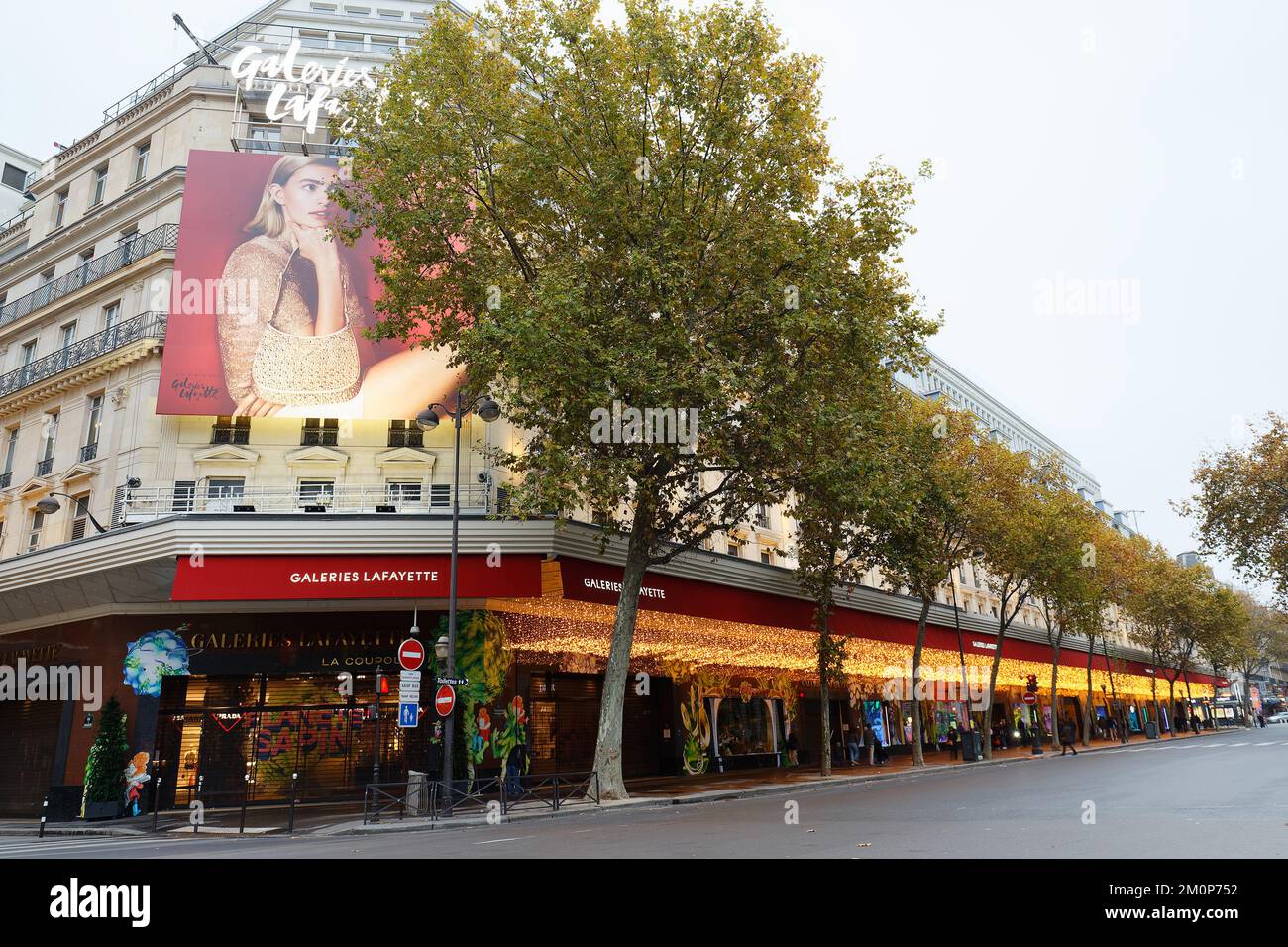 Paris France, Shopping Street, Christmas, Luxury Store Hermes, Outside  Special Display Lighting Rue Faubourg Saint Honoré chic building france  Stock Photo - Alamy