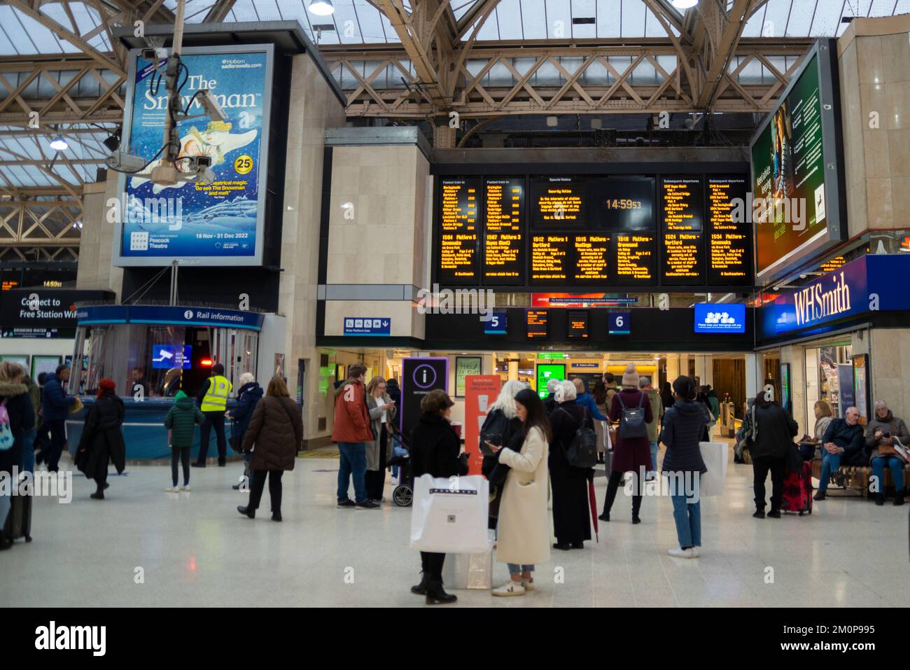 Information board in Charing Cross Railway Station, Westminster, London, UK. Passengers on concourse below information board. Southeastern terminus Stock Photo