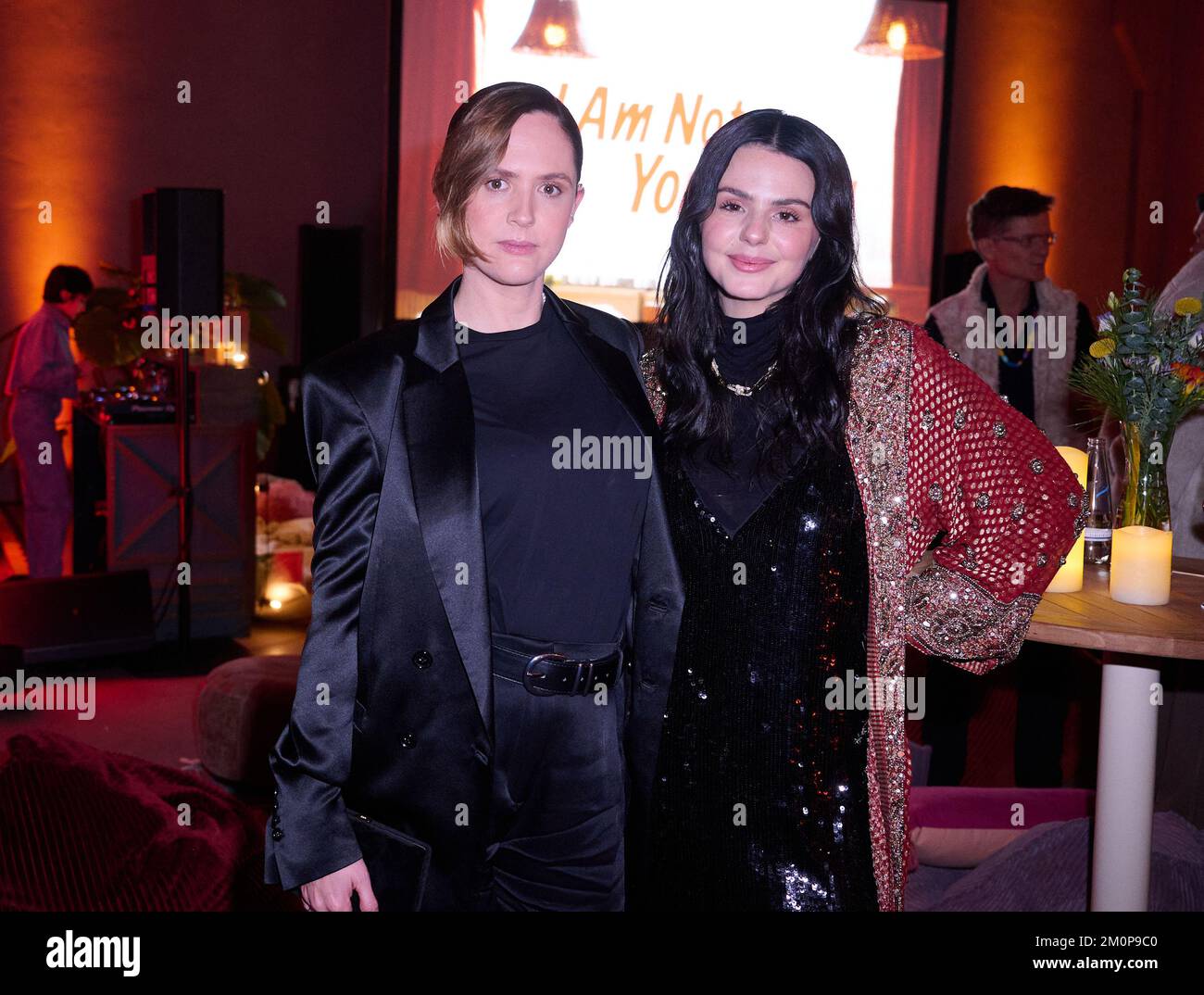 Berlin, Germany. 07th Dec, 2022. Ruby O Fee (r) and Emily Cox arrive at the premiere of the Netflix YouTube film 'I Am Not Your Baby.' Credit: Annette Riedl/dpa/Alamy Live News Stock Photo