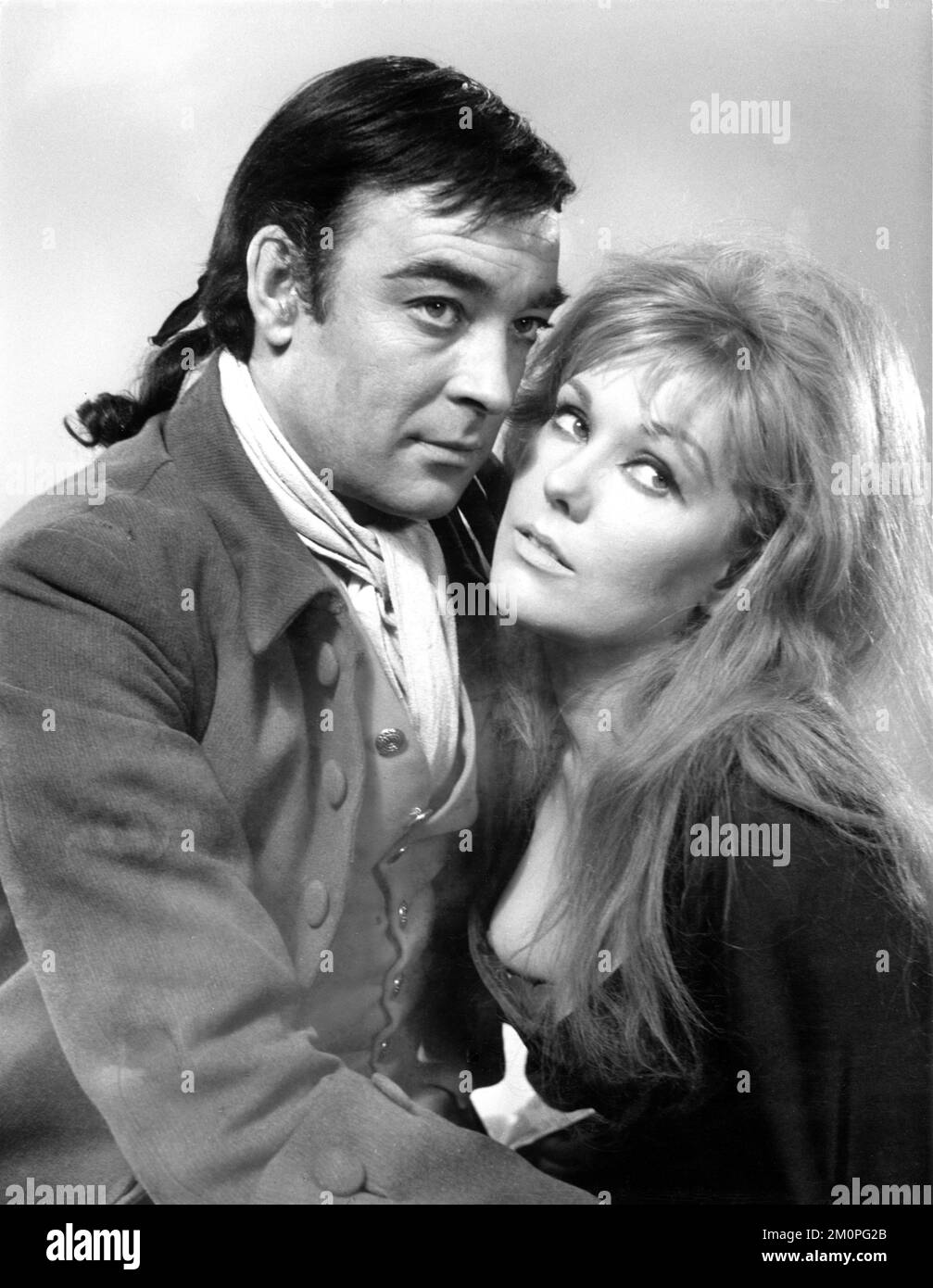 RICHARD JOHNSON and KIM NOVAK Portrait in THE AMOROUS ADVENTURES OF MOLL FLANDERS 1965 director TERENCE YOUNG novel Daniel Defoe costume design Joan Bridge and Elizabeth Haffenden music John Addison Winchester Productions / Paramount Pictures Stock Photo