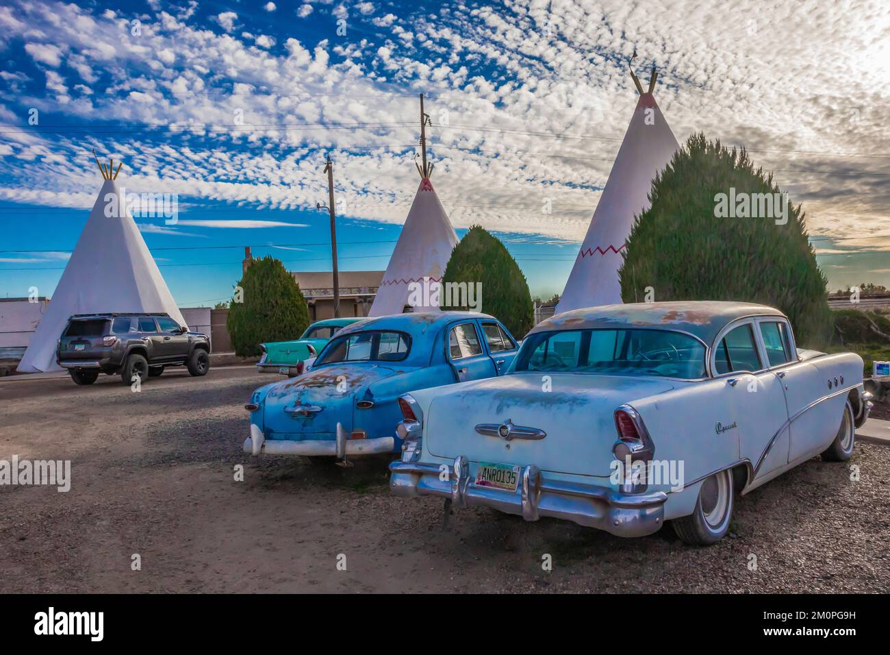 Classic cars and tipis at Wigwam Motel on Route 66 in Holbrook, Arizona, USA [No property release; editorial licensing only] Stock Photo