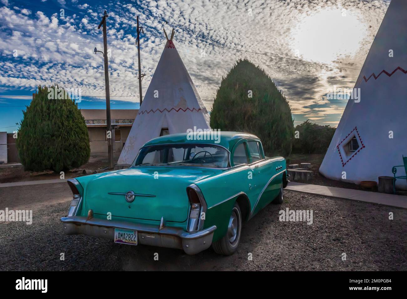 Classic cars and tipis at Wigwam Motel on Route 66 in Holbrook, Arizona, USA [No property release; editorial licensing only] Stock Photo