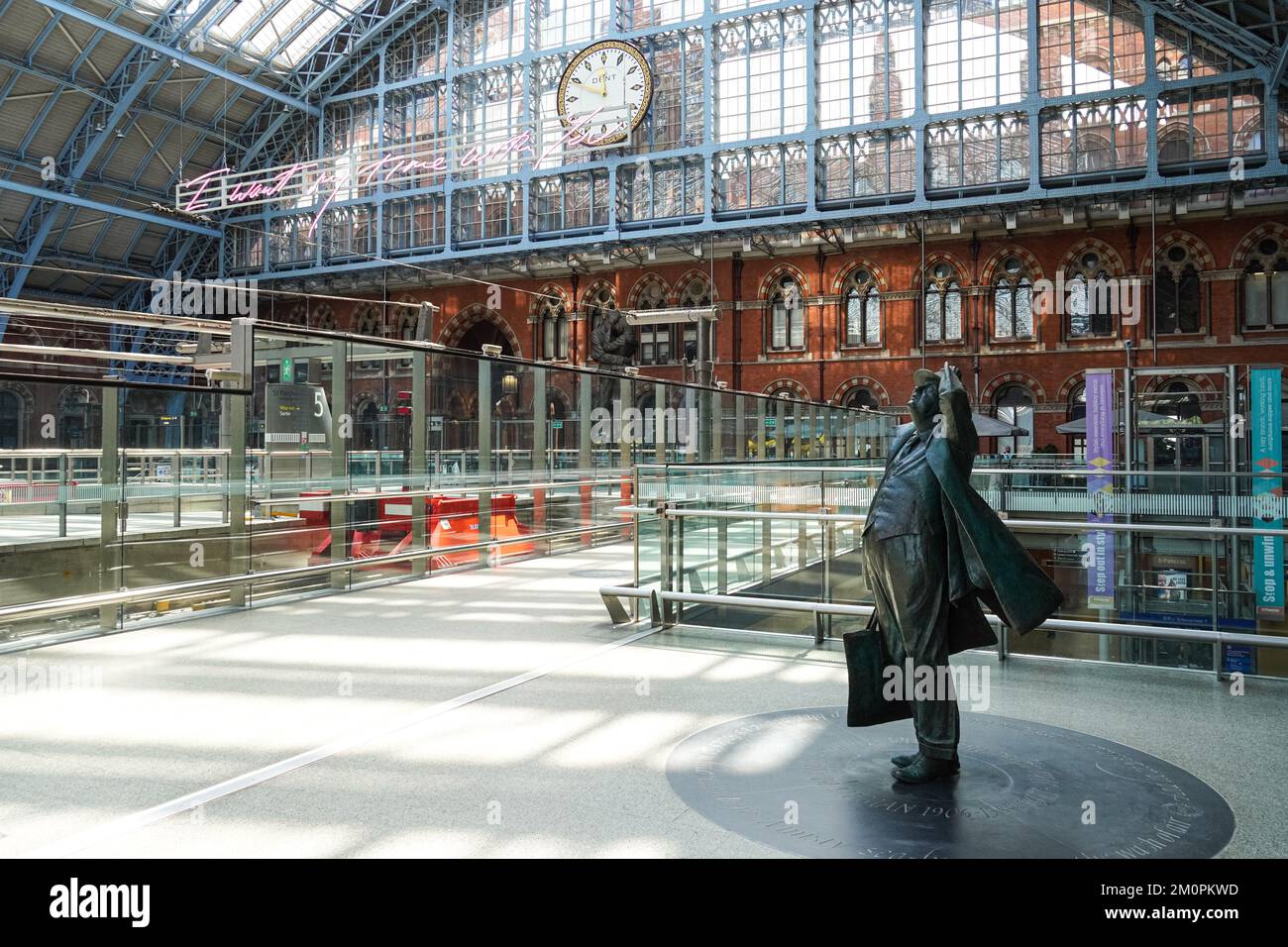 Statue of John Betjeman at St Pancras International railway station, London England United Kingdom UK Stock Photo