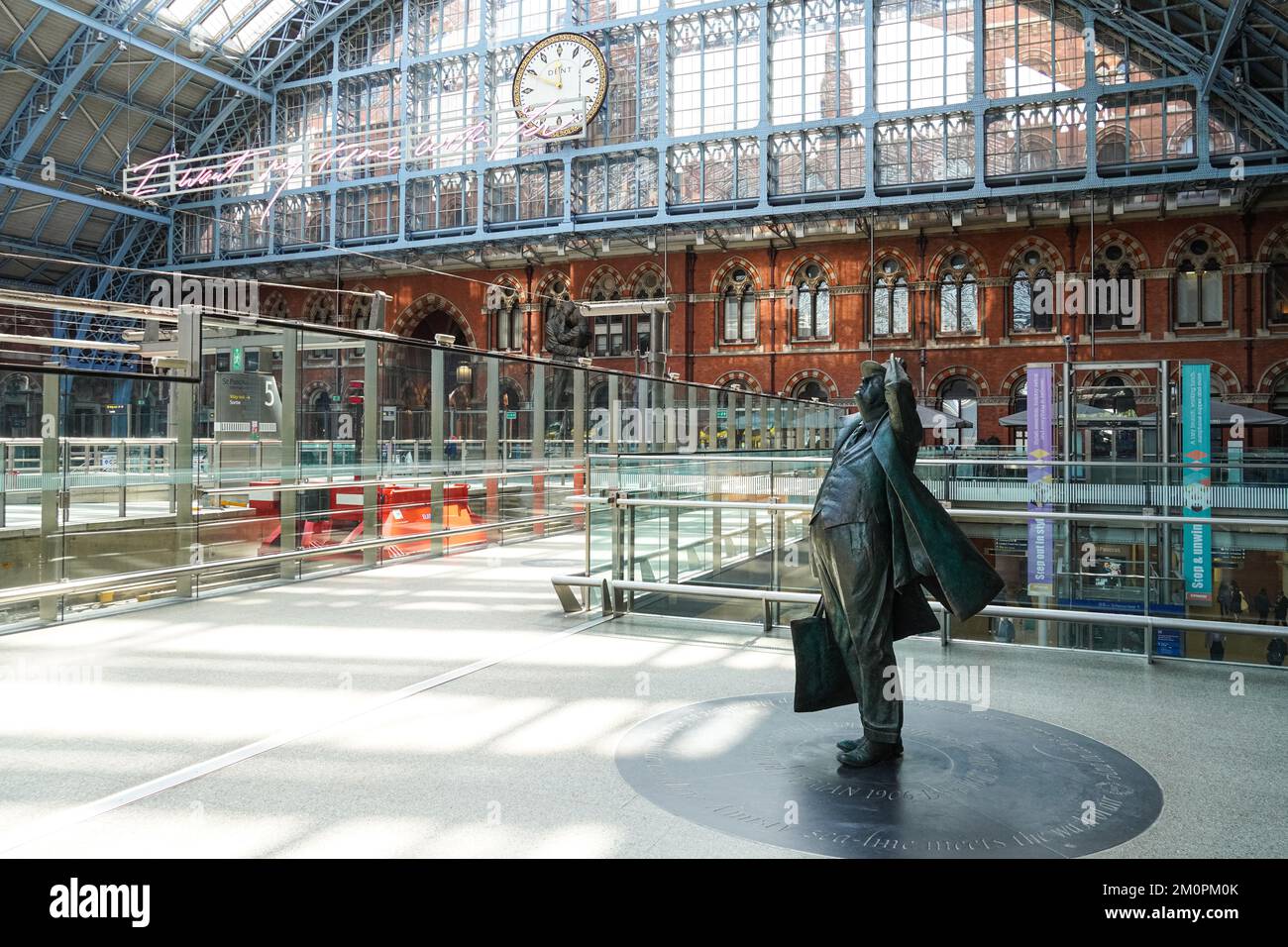Statue of John Betjeman at St Pancras International railway station, London England United Kingdom UK Stock Photo