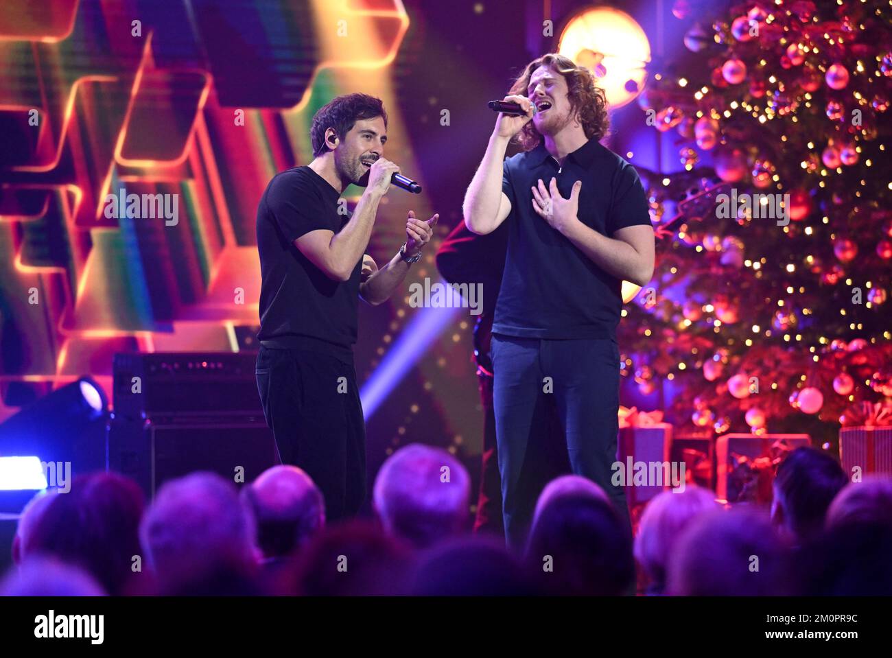 Leipzig, Germany. 07th Dec, 2022. German singer Max Giesinger (l) and German singer-songwriter Michael Schulte perform on stage during the José Carreras Gala in Leipzig. The show will be broadcast live on MDR. International and national stars perform for the fight against leukemia and other blood and bone marrow diseases. Credit: Hendrik Schmidt/dpa/Alamy Live News Stock Photo
