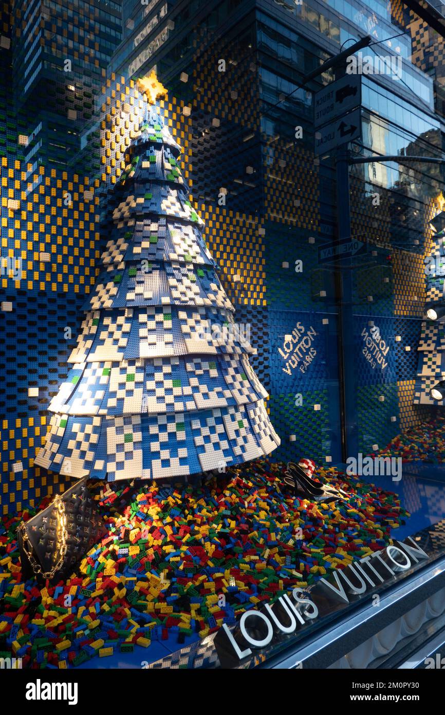 Louis Vuitton window display at Bloomingdale's. NYC, USA Stock Photo - Alamy