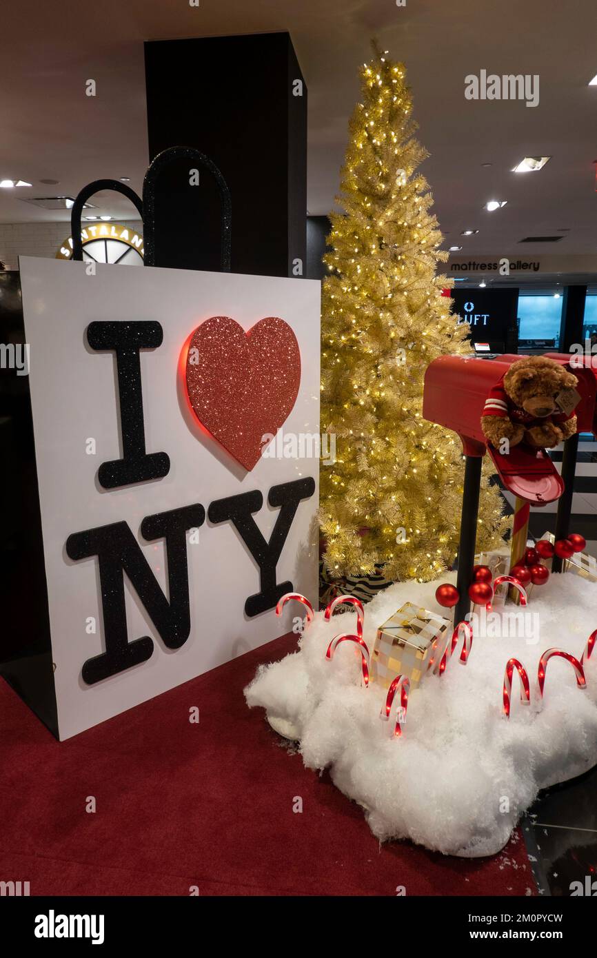 Bloomingdales Flagship Department Store during the 2022 holiday season