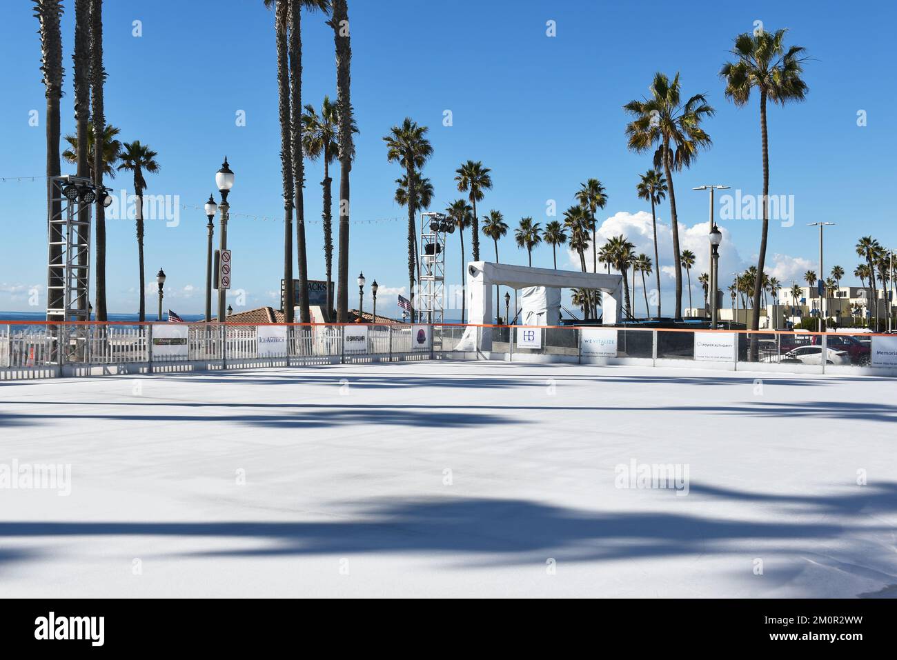 HUNTINGTON BEACH, CALIFORNIA - 7 DEC 2022: Seasonal Ice Rink at the Huntington Beach Pier Plaza. Stock Photo