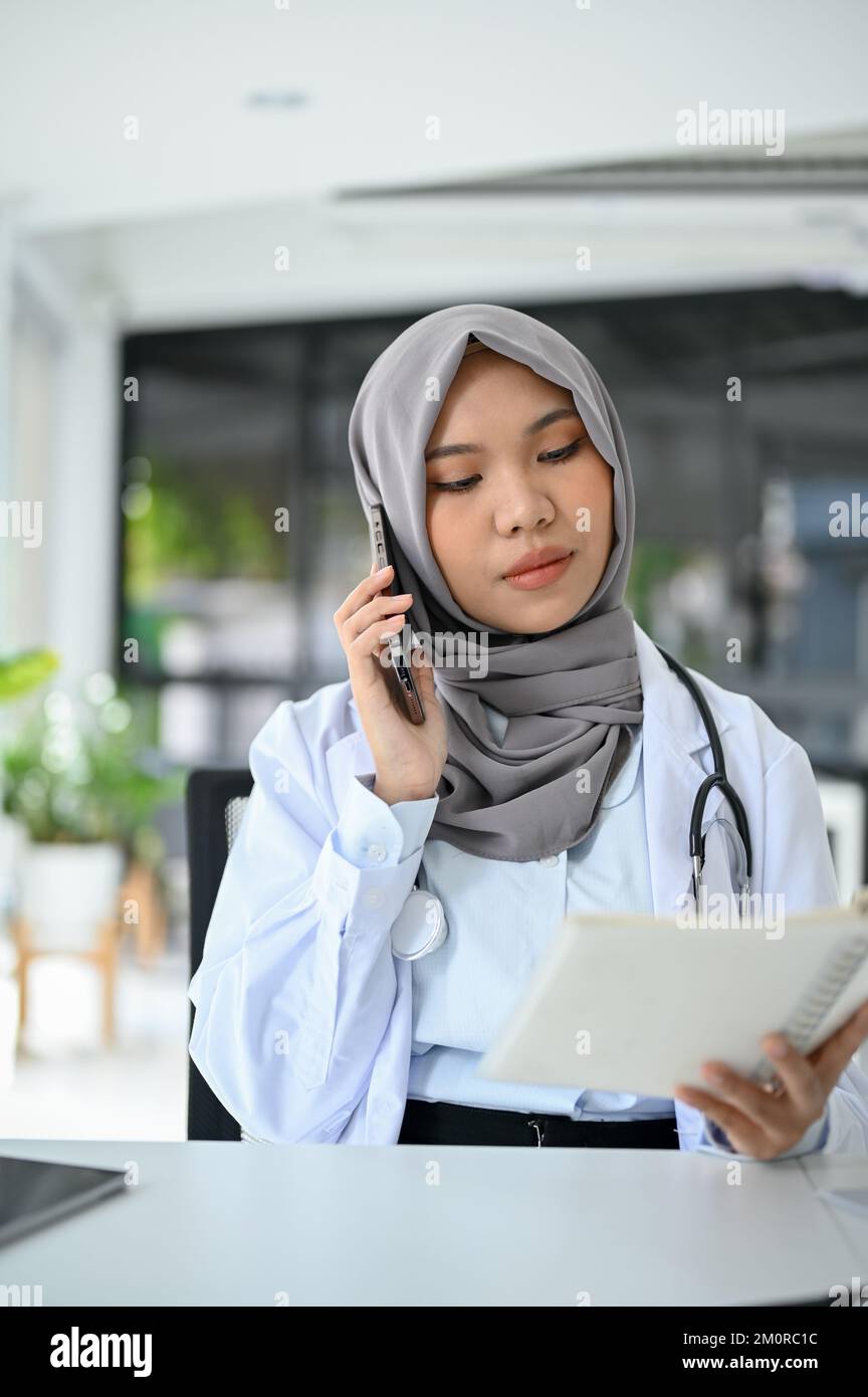 Muslim female doctor talking on hi-res stock photography and images - Alamy