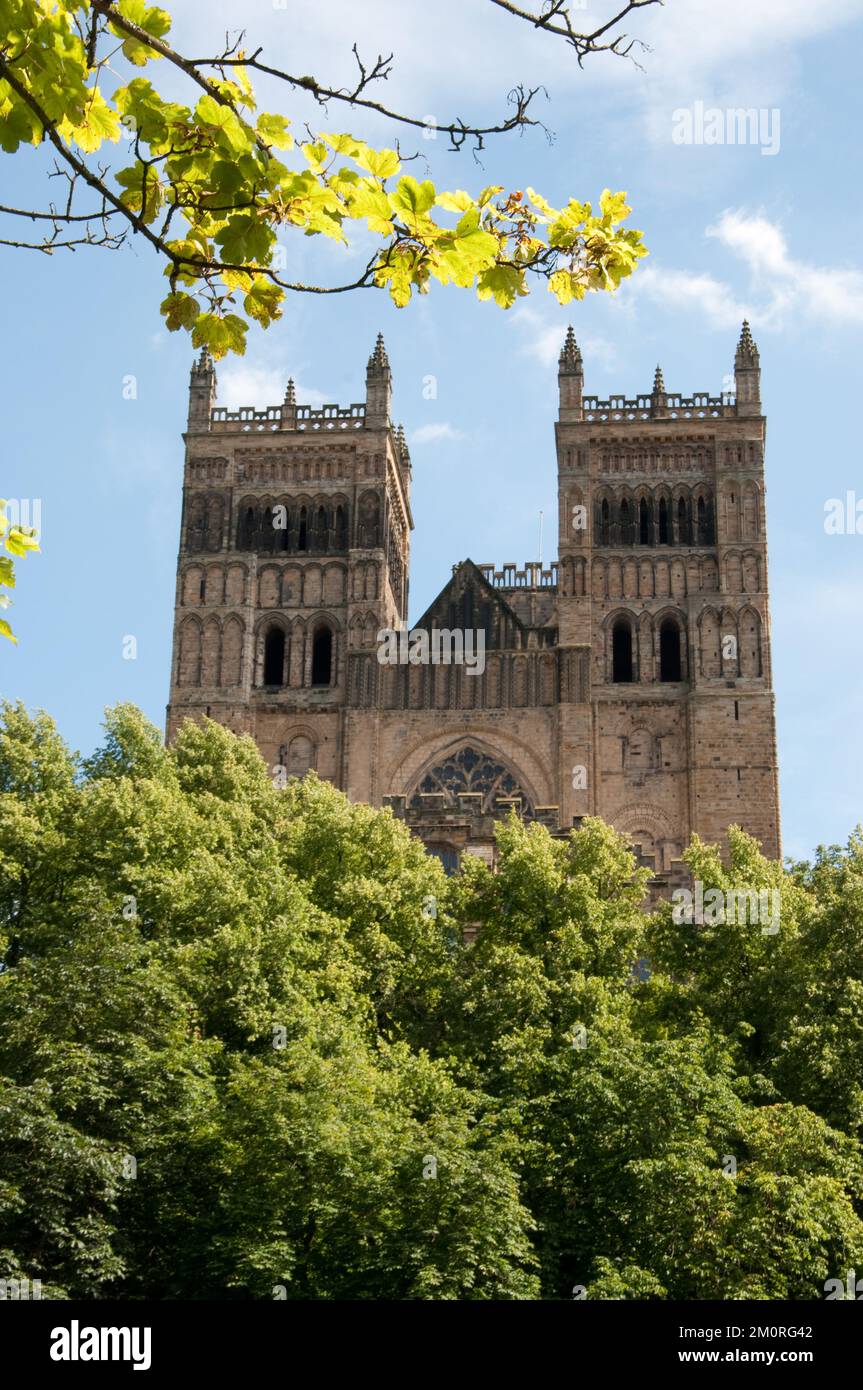 Durham Cathedral (Facade), Durham, Co Durham, Tyne and Wear, UK. Durham Cathedral is a Norman Cathedral, constructed between 1093 and 1133 . Stock Photo