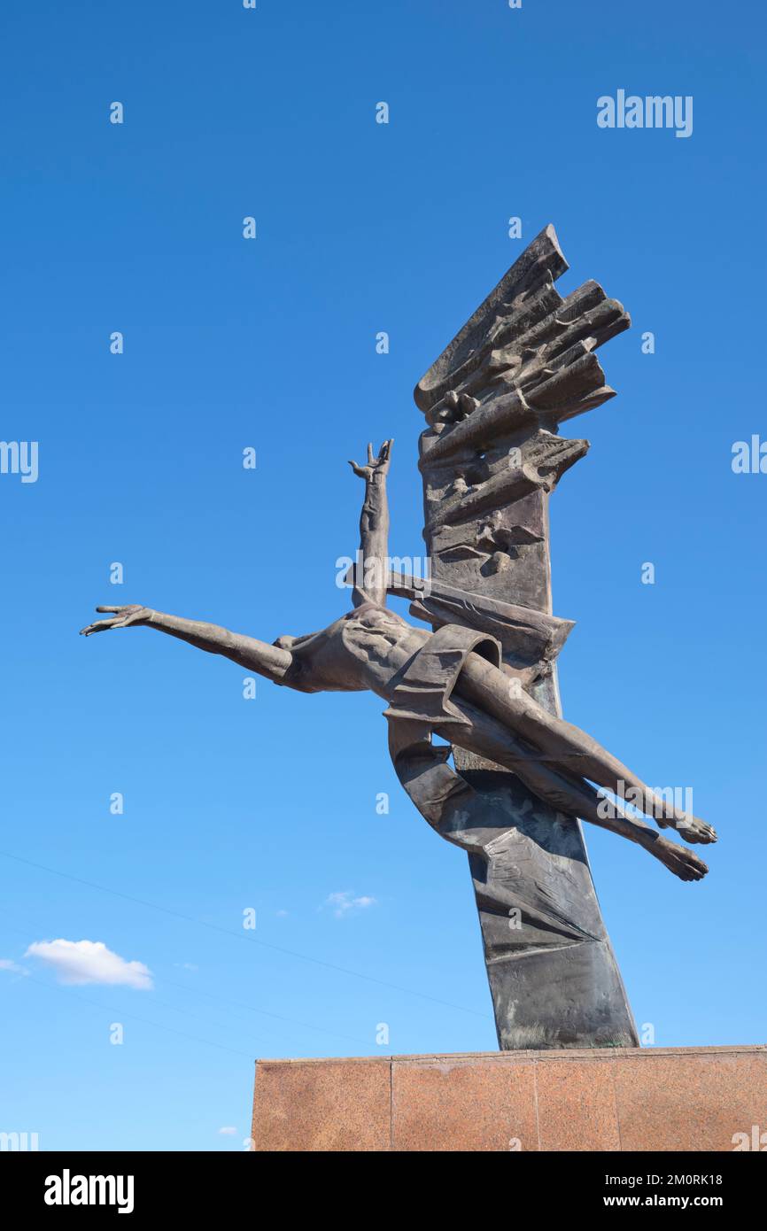 A bronze memorial statue, sculpture, dedicated to the fallen soldiers