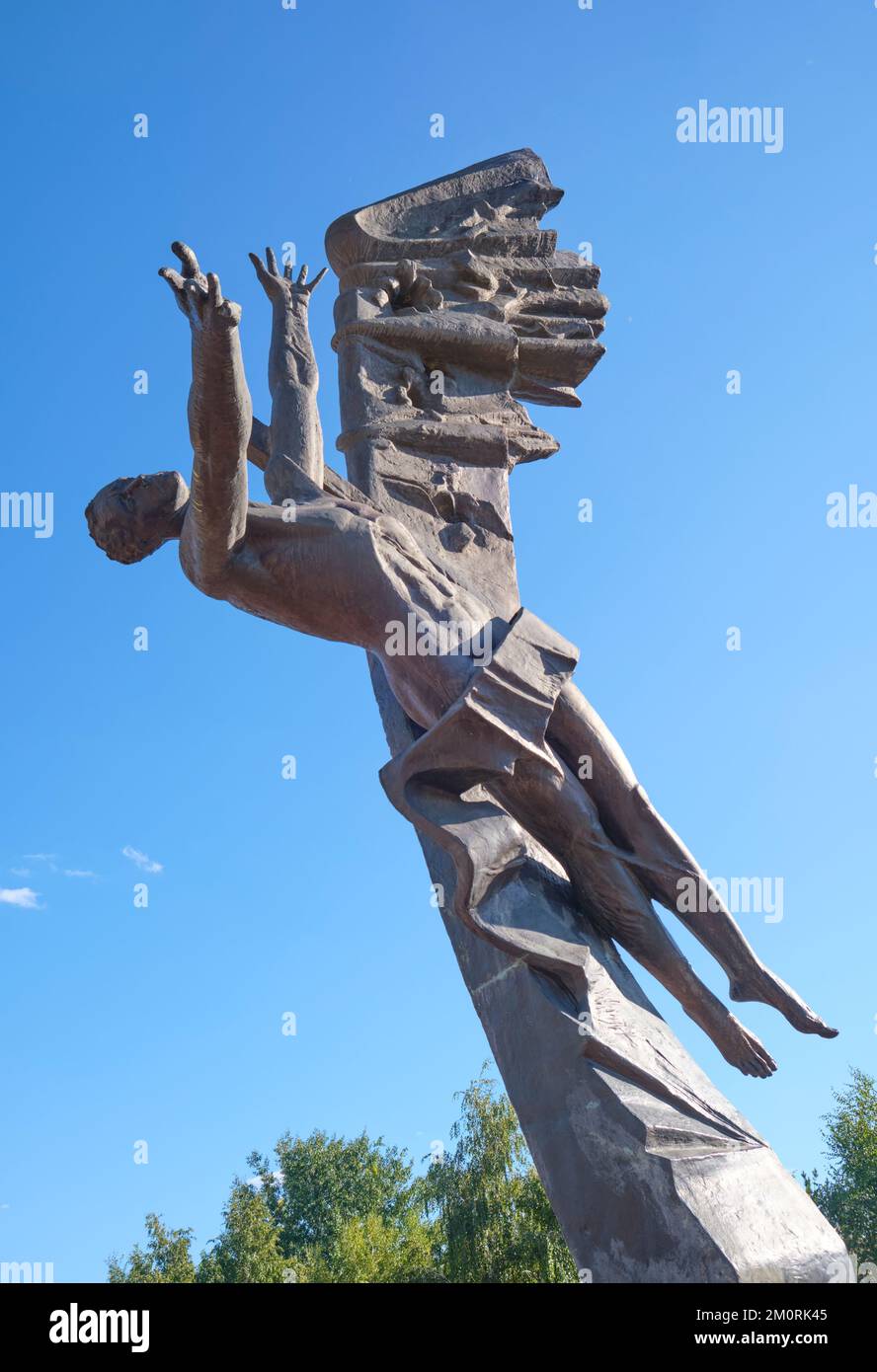 A bronze memorial statue, sculpture, dedicated to the fallen soldiers