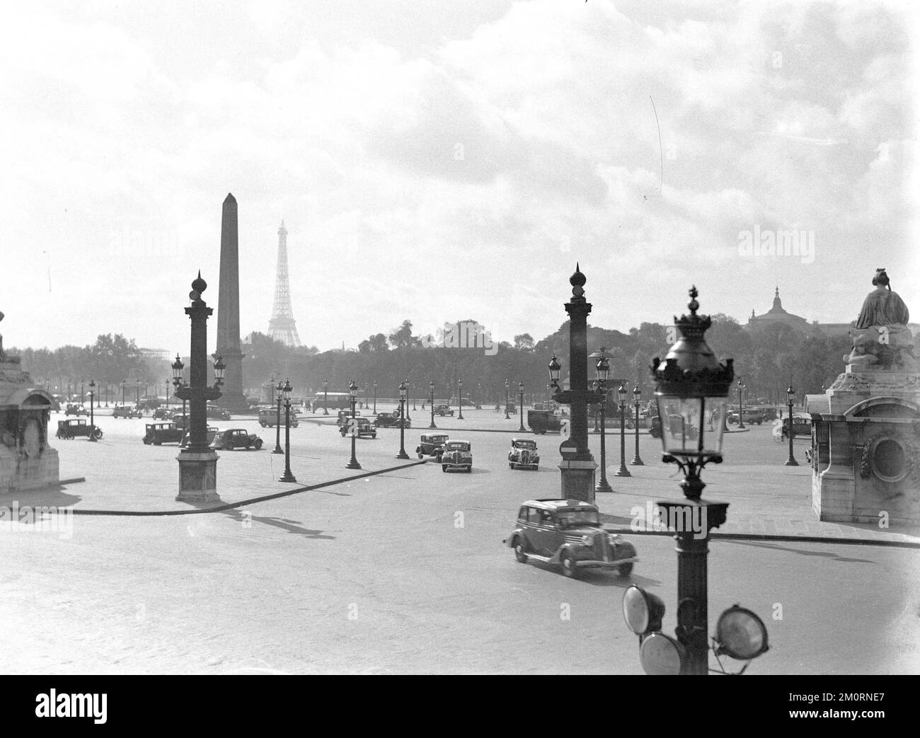 Willem van de Poll - Cars on the Place de la Concorde - 1935 Stock Photo