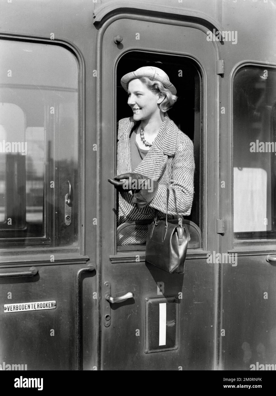 Willem van de Poll - Model Eva Waldschmidt in the door of a train compartment - 1932 Stock Photo