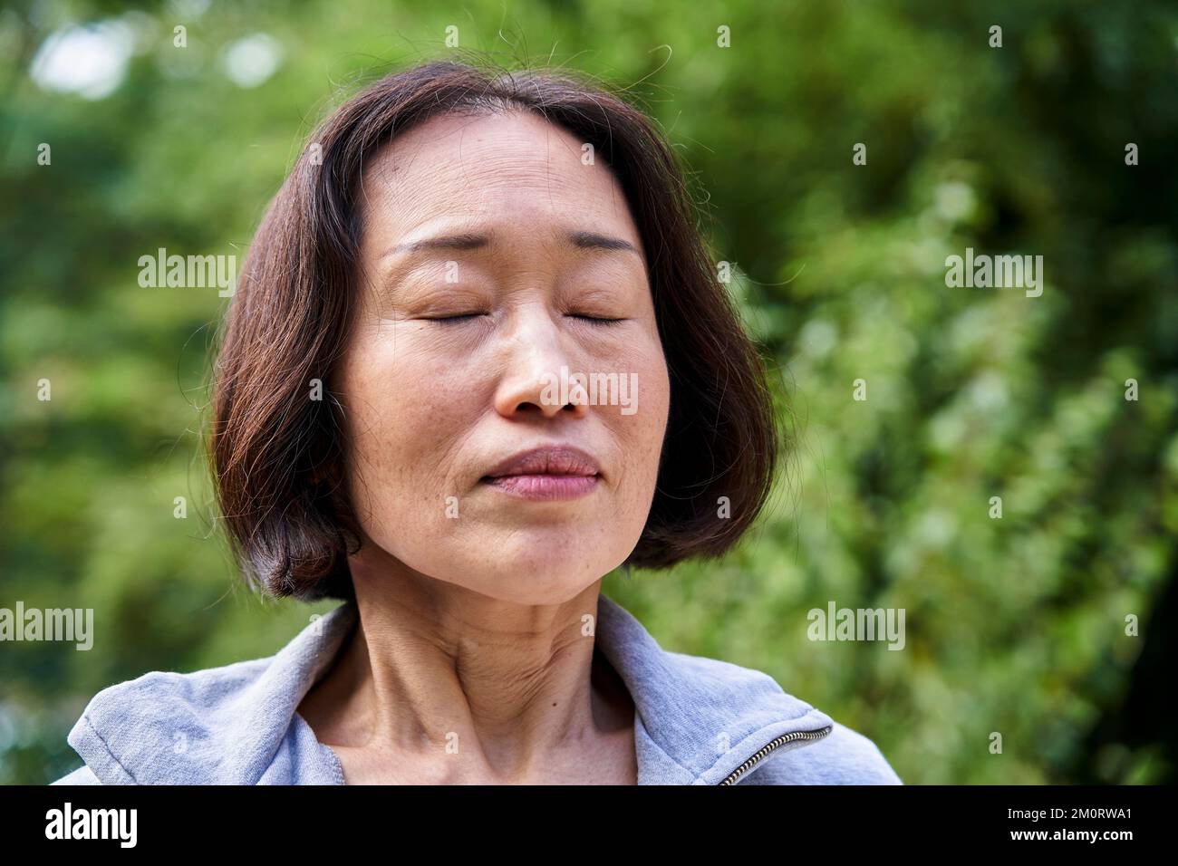 Beautiful mature asian woman hi-res stock photography and images - Alamy