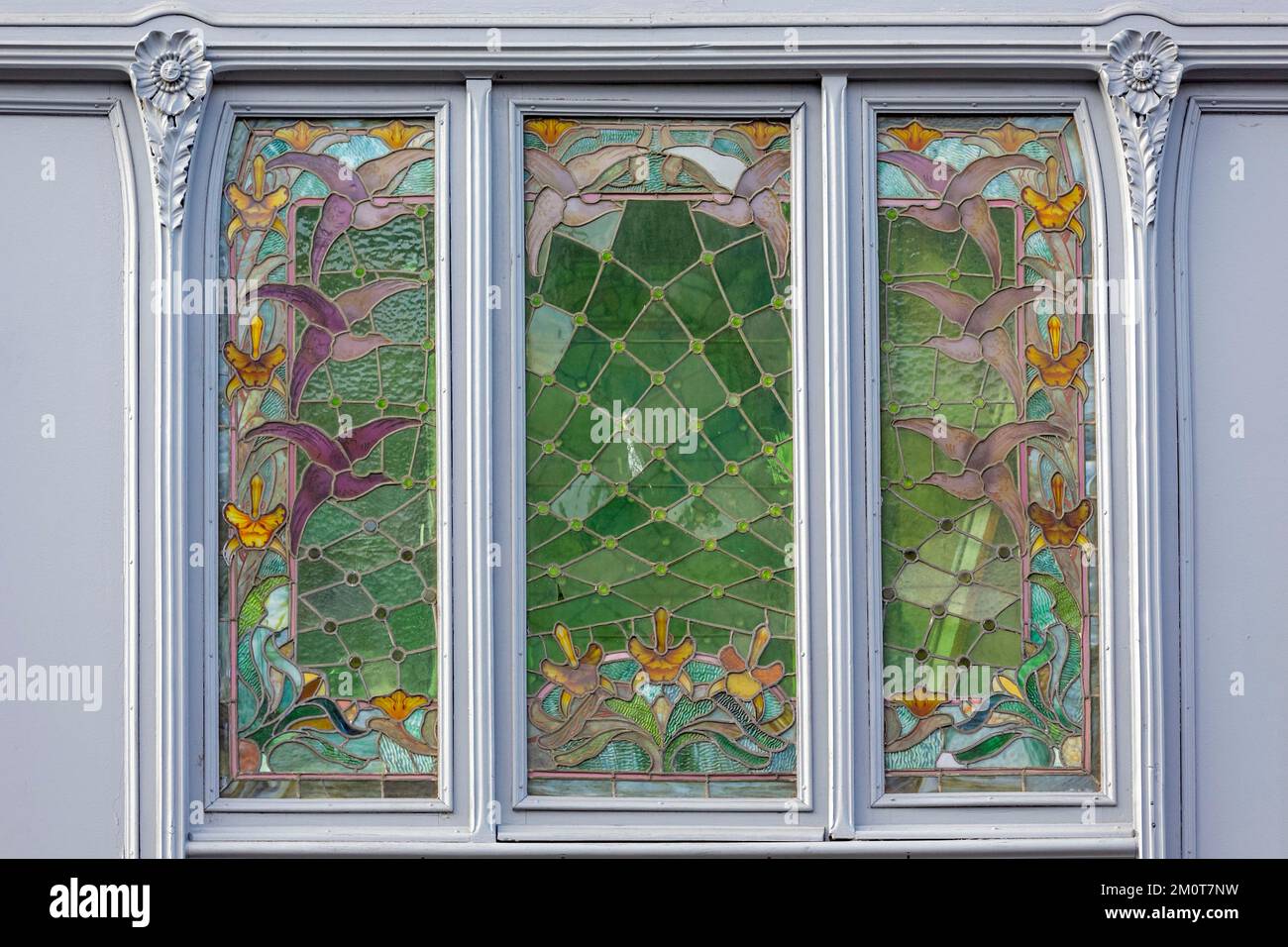 Art Nouveau Stained Glass Lampアルフォンスミュシャ
