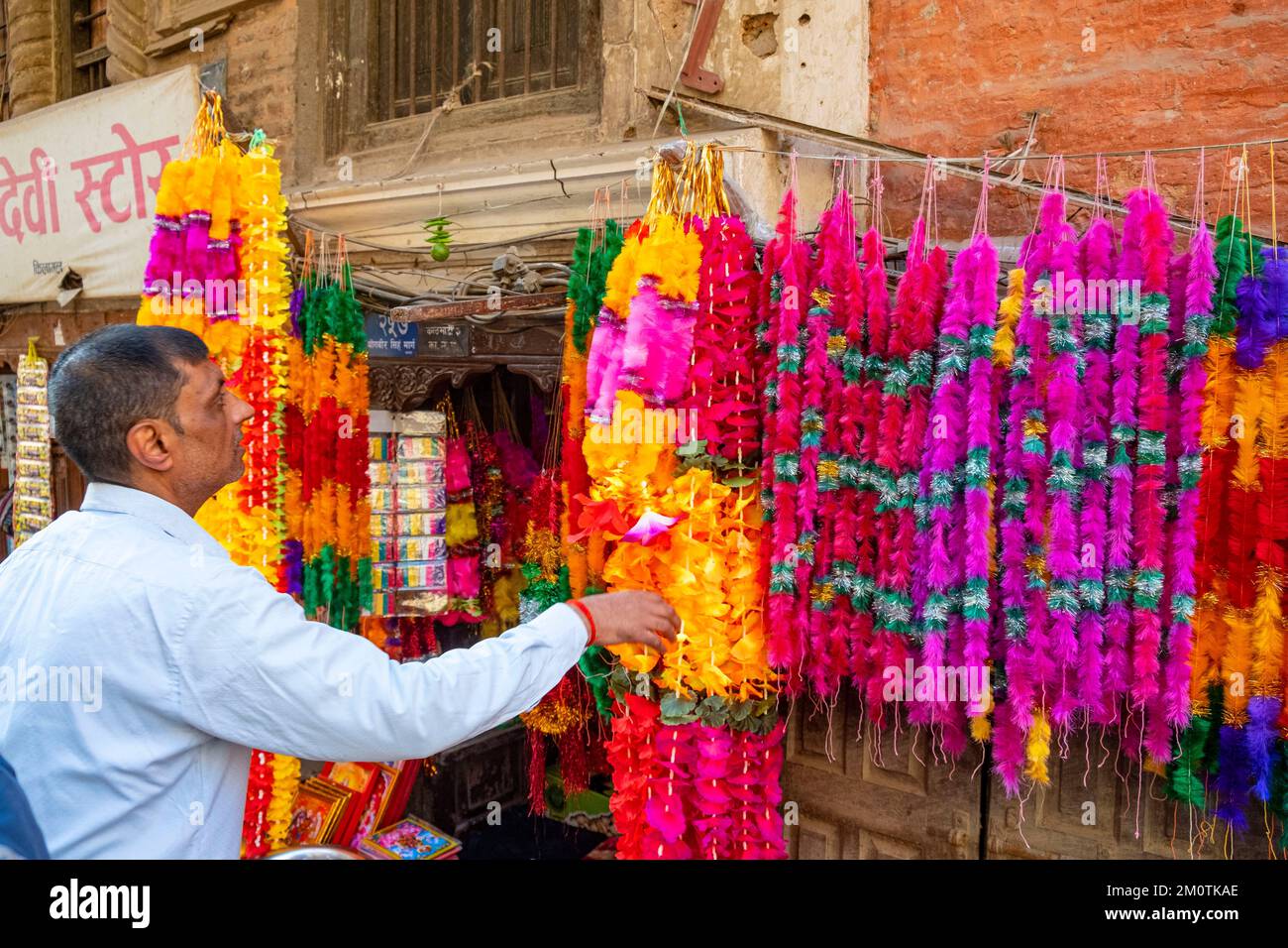 Nepal, Kathmandu, flower shop for festivals Stock Photo Alamy