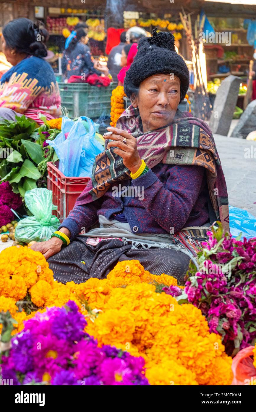 Nepal, Kathmandu, downtown, flower seller for festivals Stock Photo Alamy