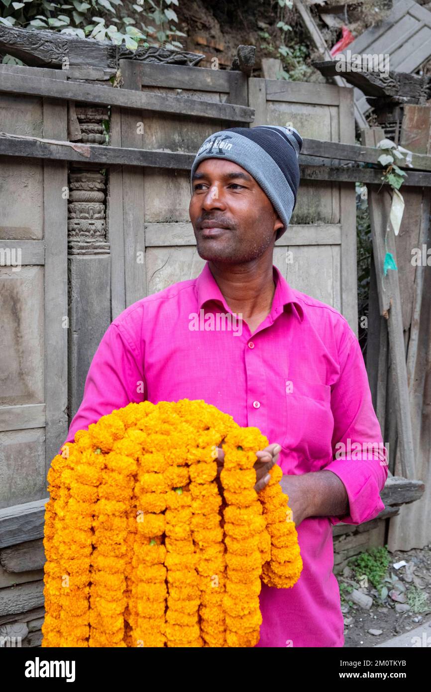 Nepal, Kathmandu, downtown, flower seller for festivals Stock Photo Alamy