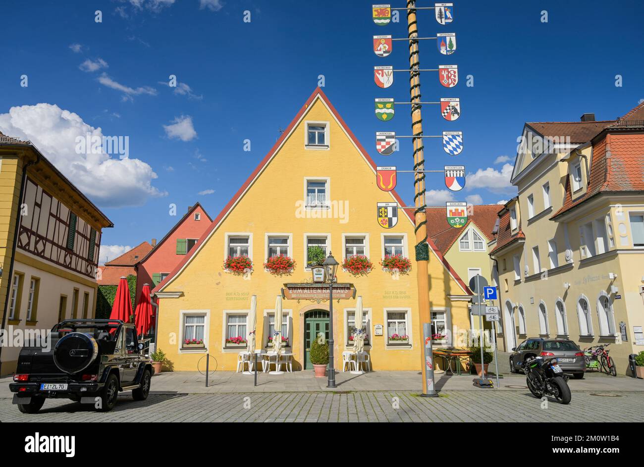 Restaurant Altes Rathaus, Marktplatz, Maibaum, Gunzenhausen, Bayern