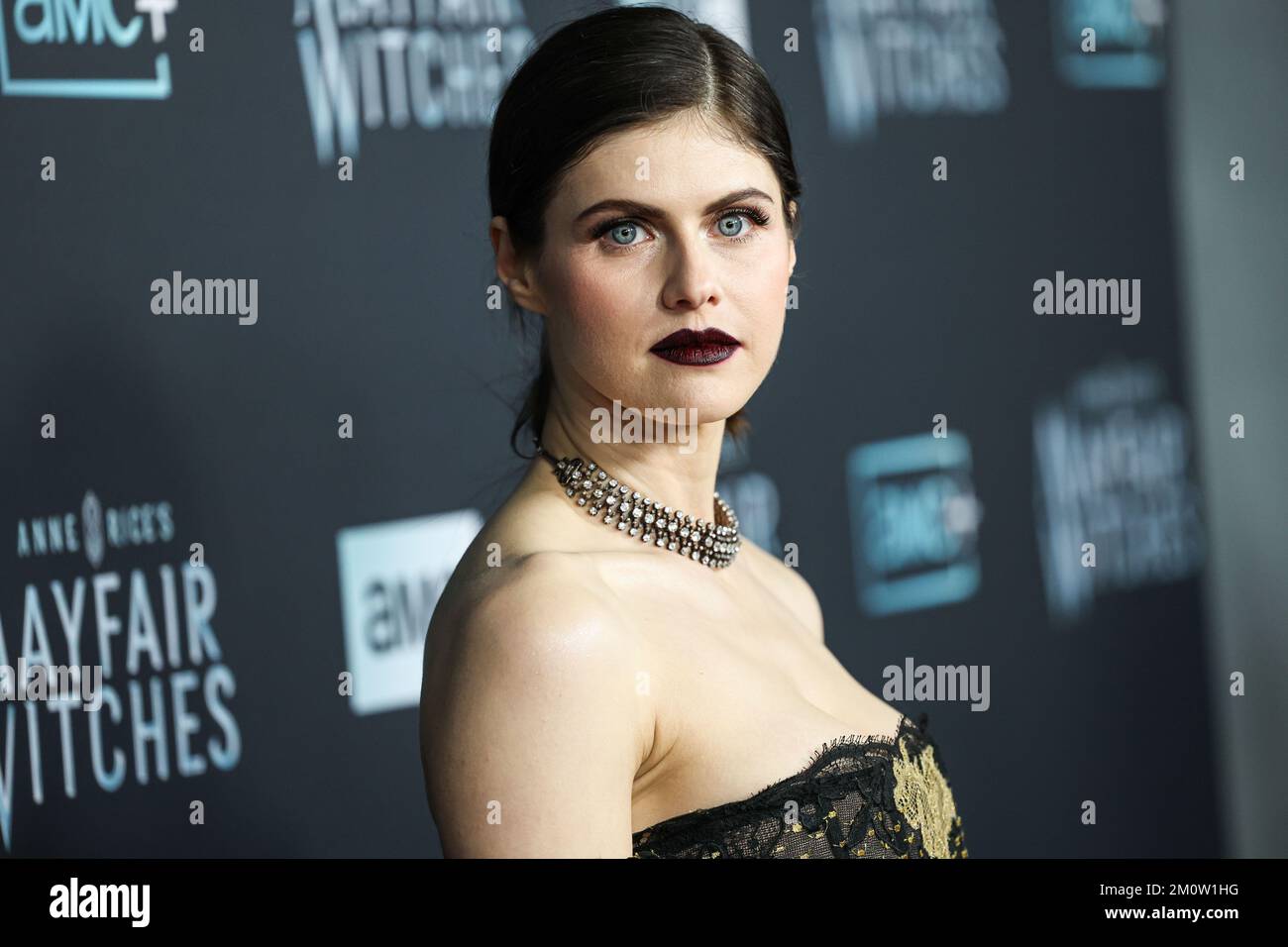 HOLLYWOOD, LOS ANGELES, CALIFORNIA, USA - DECEMBER 07: American actress Alexandra Daddario arrives at the Los Angeles Premiere Of AMC Networks' 'Anne Rice's Mayfair Witches' held at the Harmony Gold Theater on December 7, 2022 in Hollywood, Los Angeles, California, United States. (Photo by Xavier Collin/Image Press Agency) Stock Photo