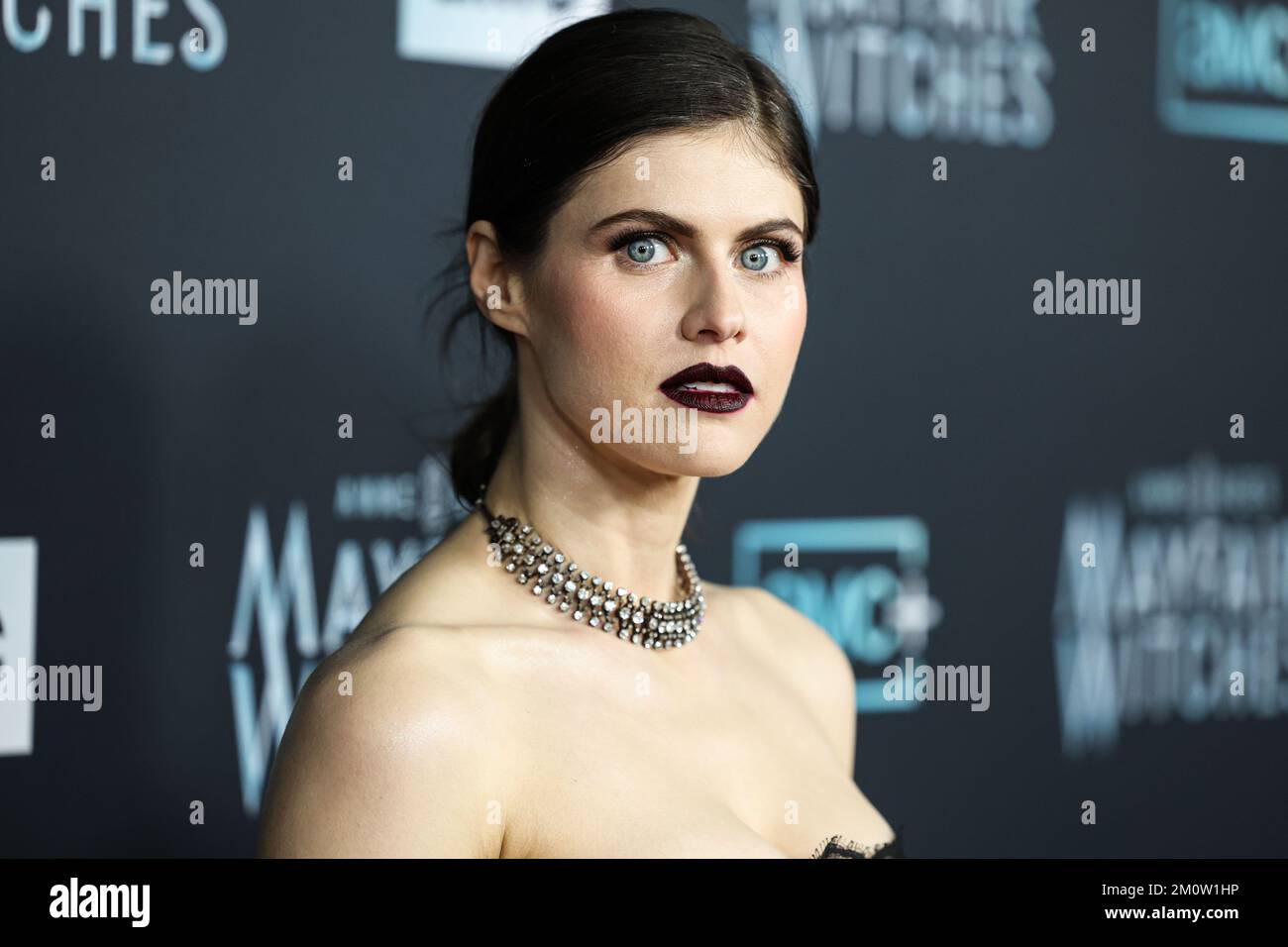 HOLLYWOOD, LOS ANGELES, CALIFORNIA, USA - DECEMBER 07: American actress Alexandra Daddario arrives at the Los Angeles Premiere Of AMC Networks' 'Anne Rice's Mayfair Witches' held at the Harmony Gold Theater on December 7, 2022 in Hollywood, Los Angeles, California, United States. (Photo by Xavier Collin/Image Press Agency) Stock Photo