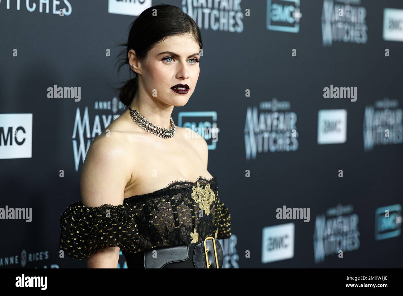 HOLLYWOOD, LOS ANGELES, CALIFORNIA, USA - DECEMBER 07: American actress Alexandra Daddario arrives at the Los Angeles Premiere Of AMC Networks' 'Anne Rice's Mayfair Witches' held at the Harmony Gold Theater on December 7, 2022 in Hollywood, Los Angeles, California, United States. (Photo by Xavier Collin/Image Press Agency) Stock Photo