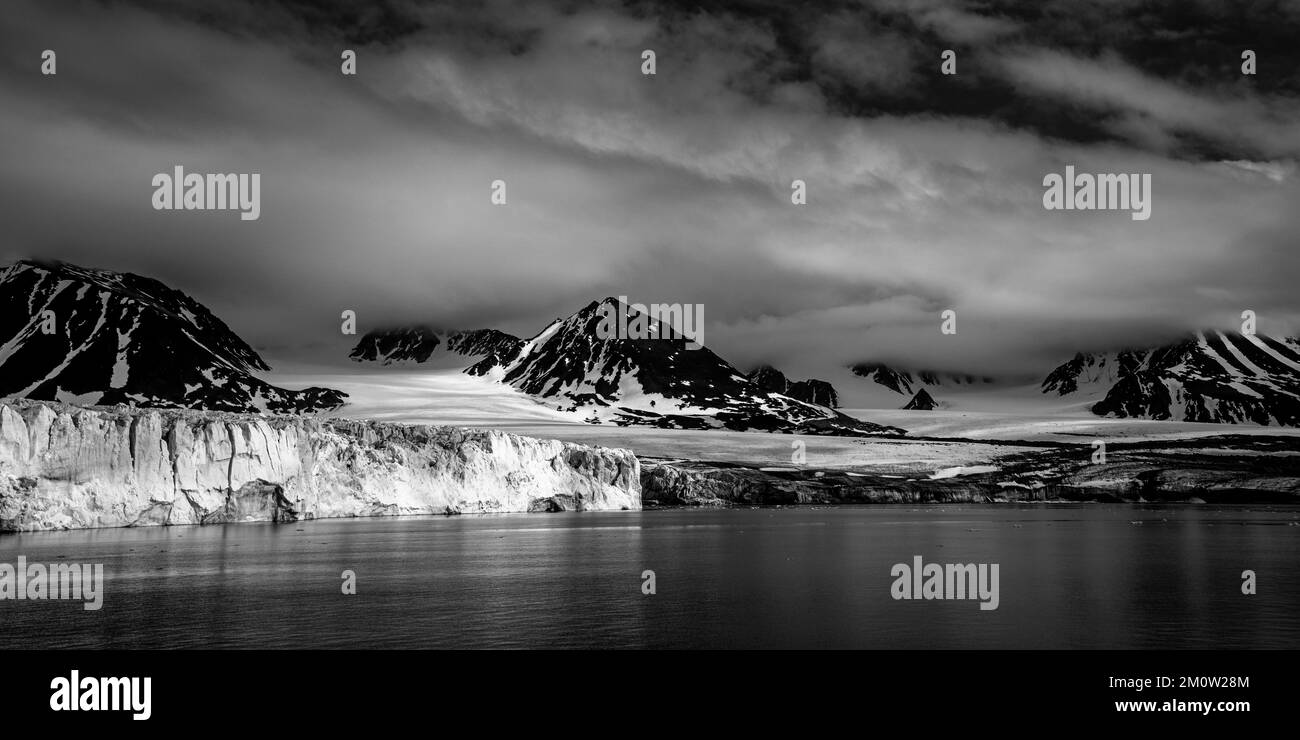 Winter weather in hills Black and White Stock Photos & Images - Alamy