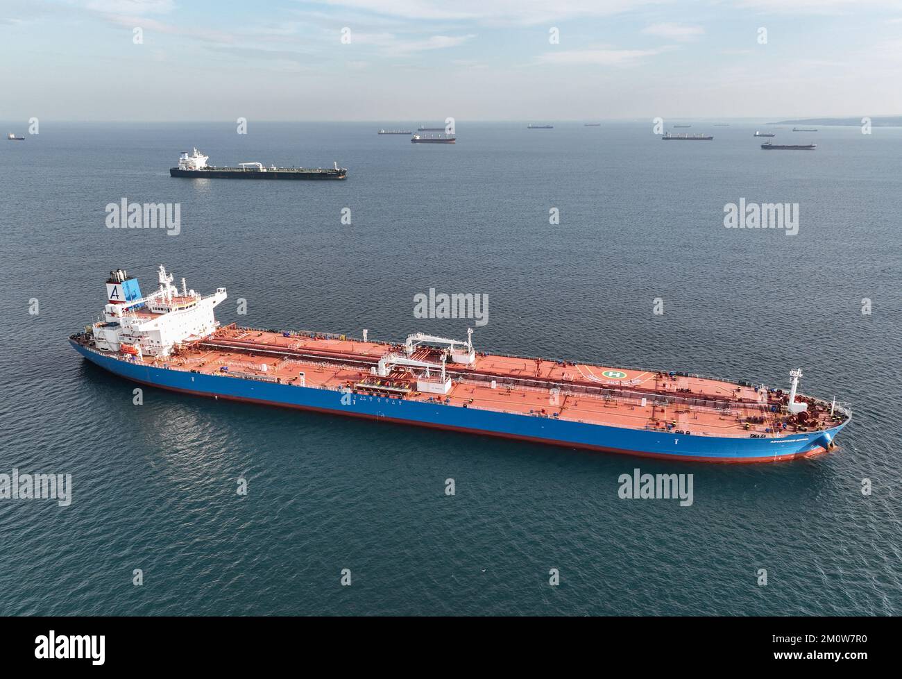 Oil tankers wait at anchorage in the Black Sea off Kilyos near Istanbul, Turkey, December 8, 2022. REUTERS/Mehmet Emin Caliskan Stock Photo