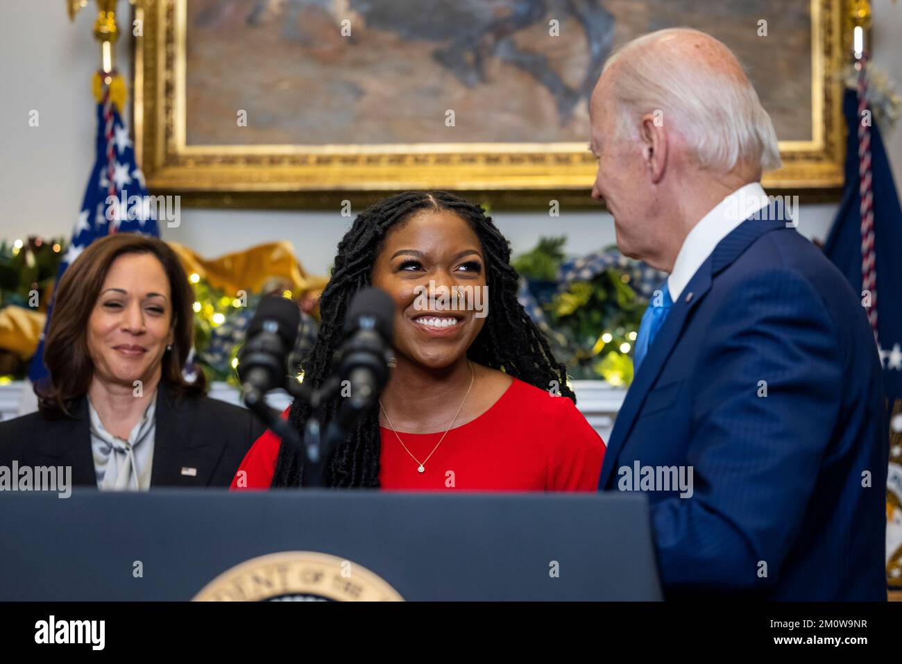 Washington, United States. 08th Dec, 2022. US President Joe Biden (R