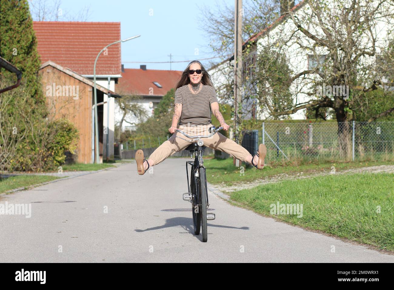 Best Ager Female Model 50 plus having fun with Bicycle Ageing Better. Frau im besten Alter hat richtig Spaß beim Fahrradfahren. 50 plus, Cycle, Fit, A Stock Photo