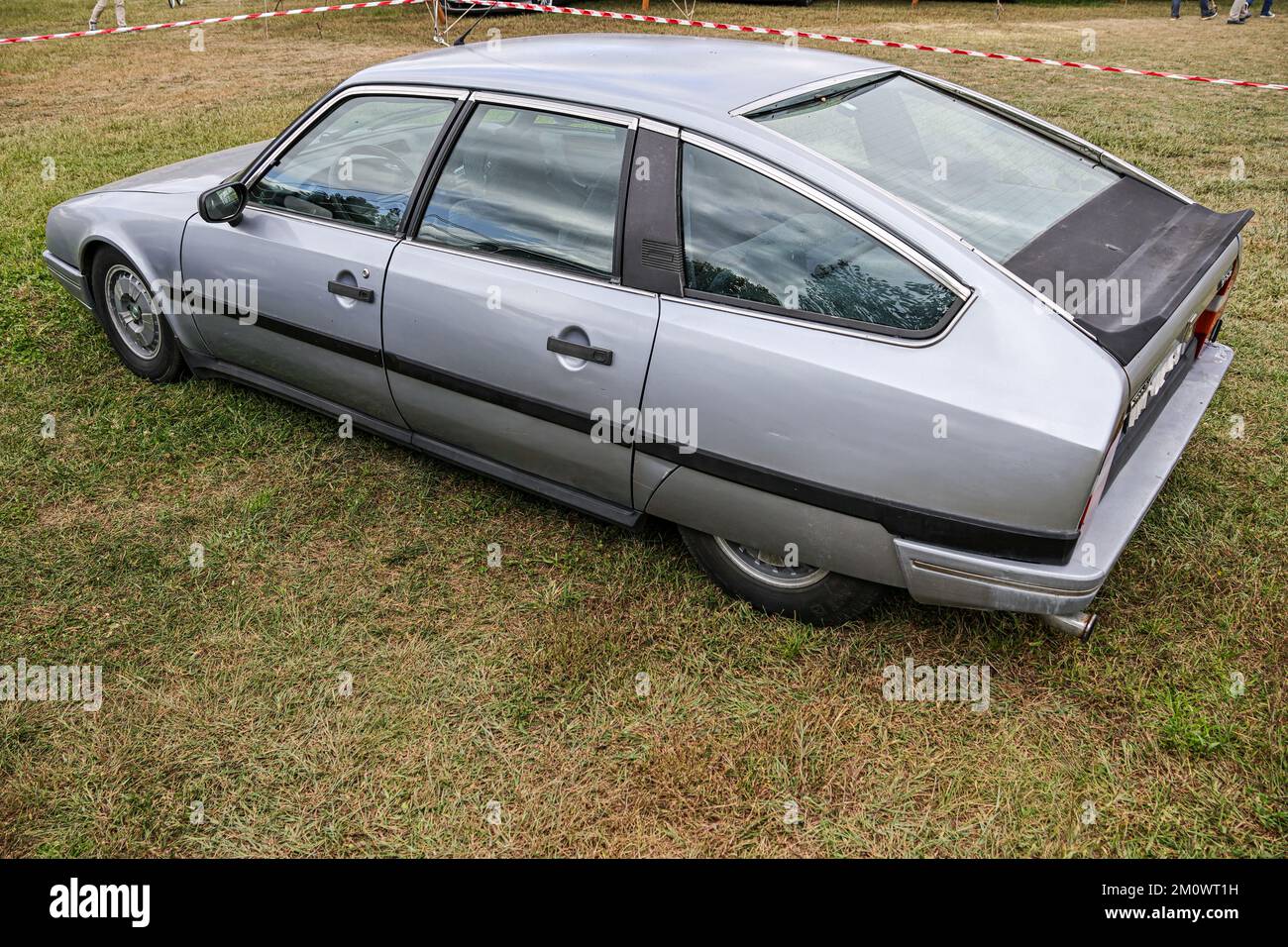 A high angle side view of a classic grey Citroen model CX Pallas in a field Stock Photo
