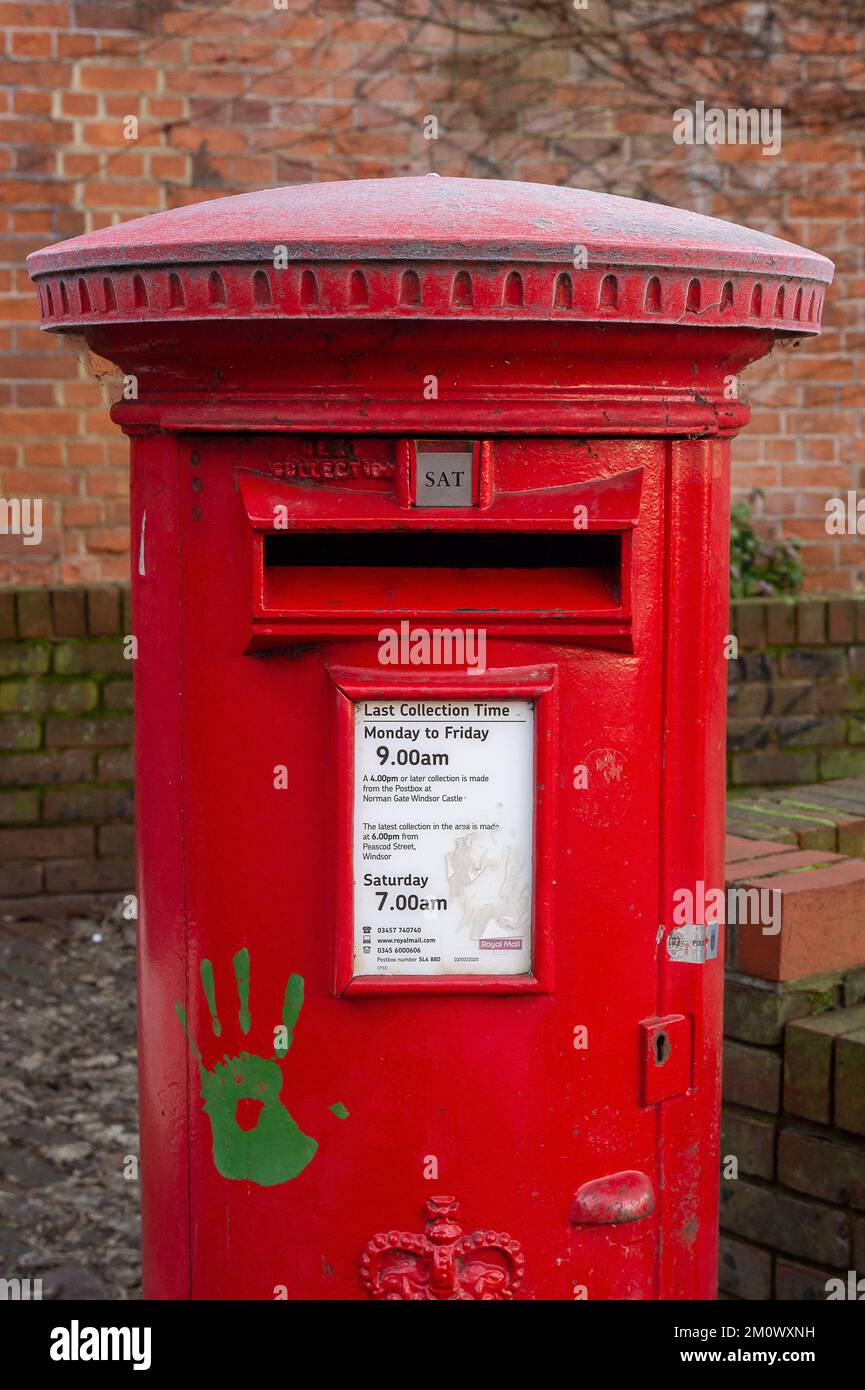 Windsor, Berkshire, UK. 8th December, 2022. Further Royal Mail strikes