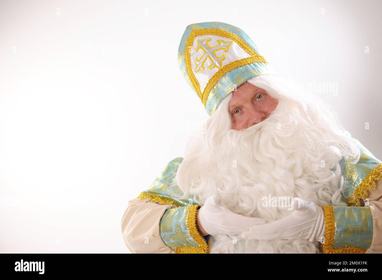 pointed two hands sends a kiss tells here's a surprise Sinterklaas