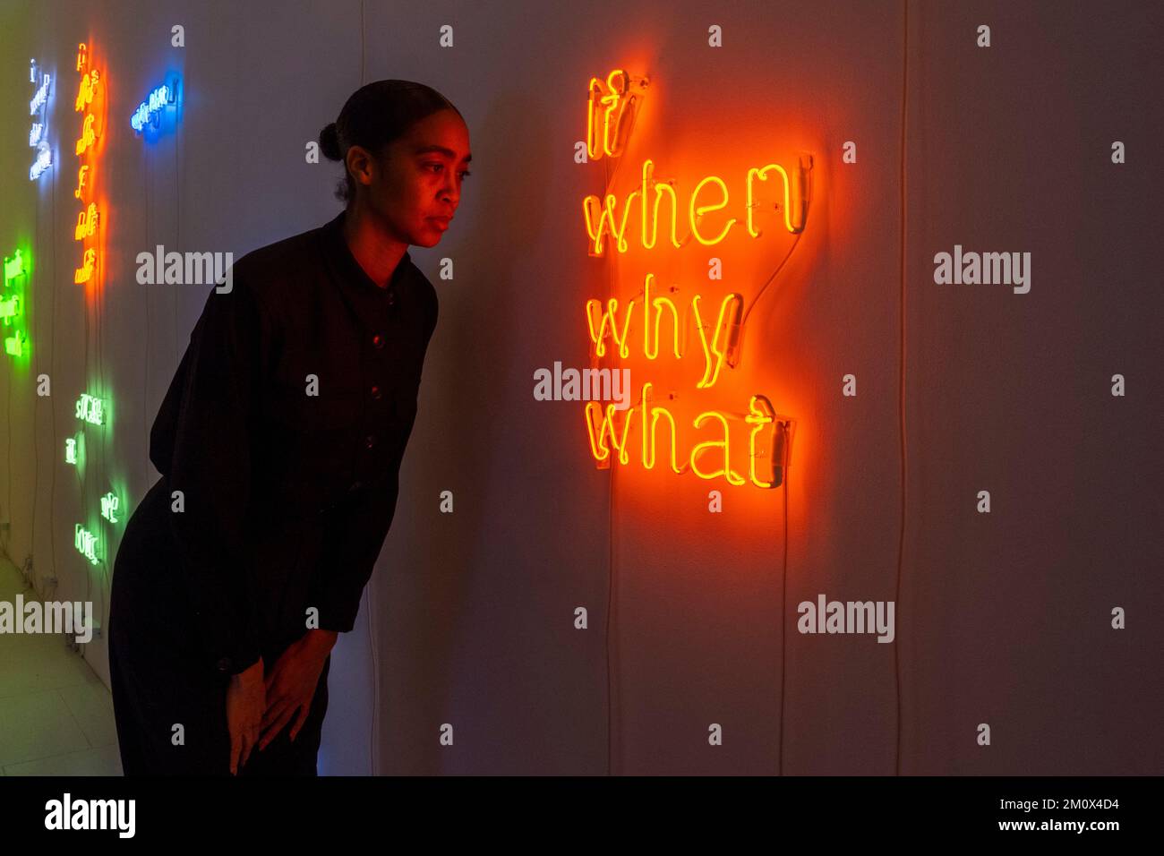 London UK 8 December 2022 A Staff Member Views An Exhibit At A london-uk-8-december-2022-a-staff-member-views-an-exhibit-at-a