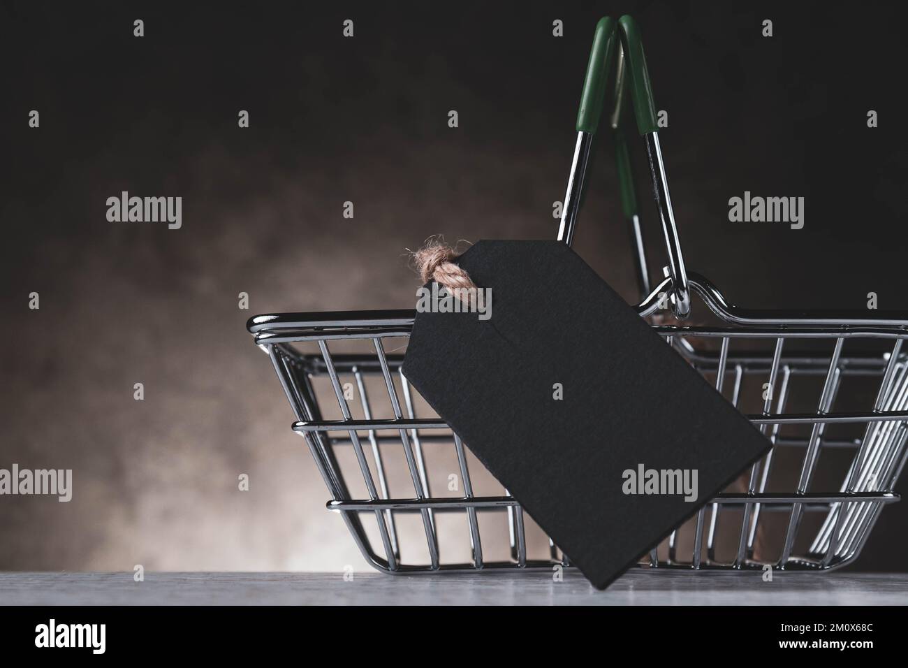 Shopping cart and empty price tag for inscription. The price of the ...