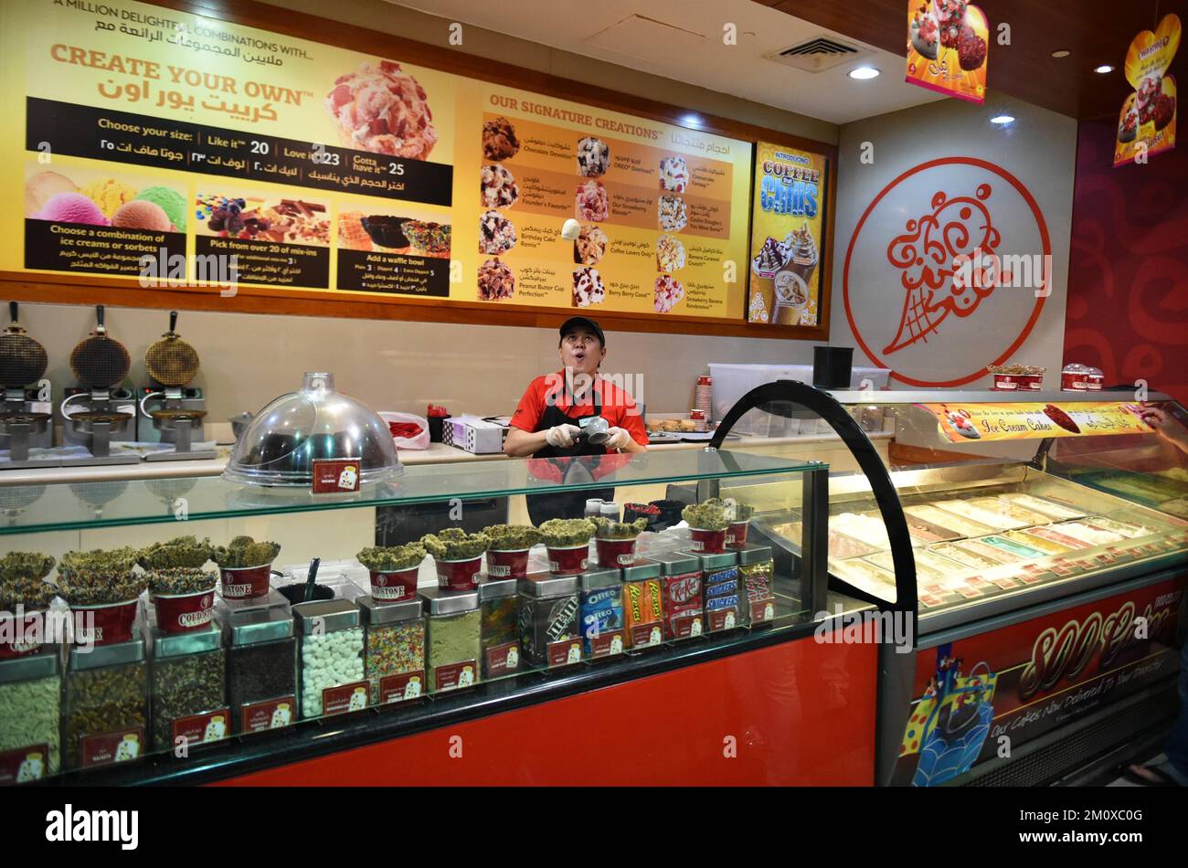 Ice cream vendor throws ice cream scoop through the air, Cold Stone Creamery Atlantis, Dubai, United Arab Emirates, Asia Stock Photo