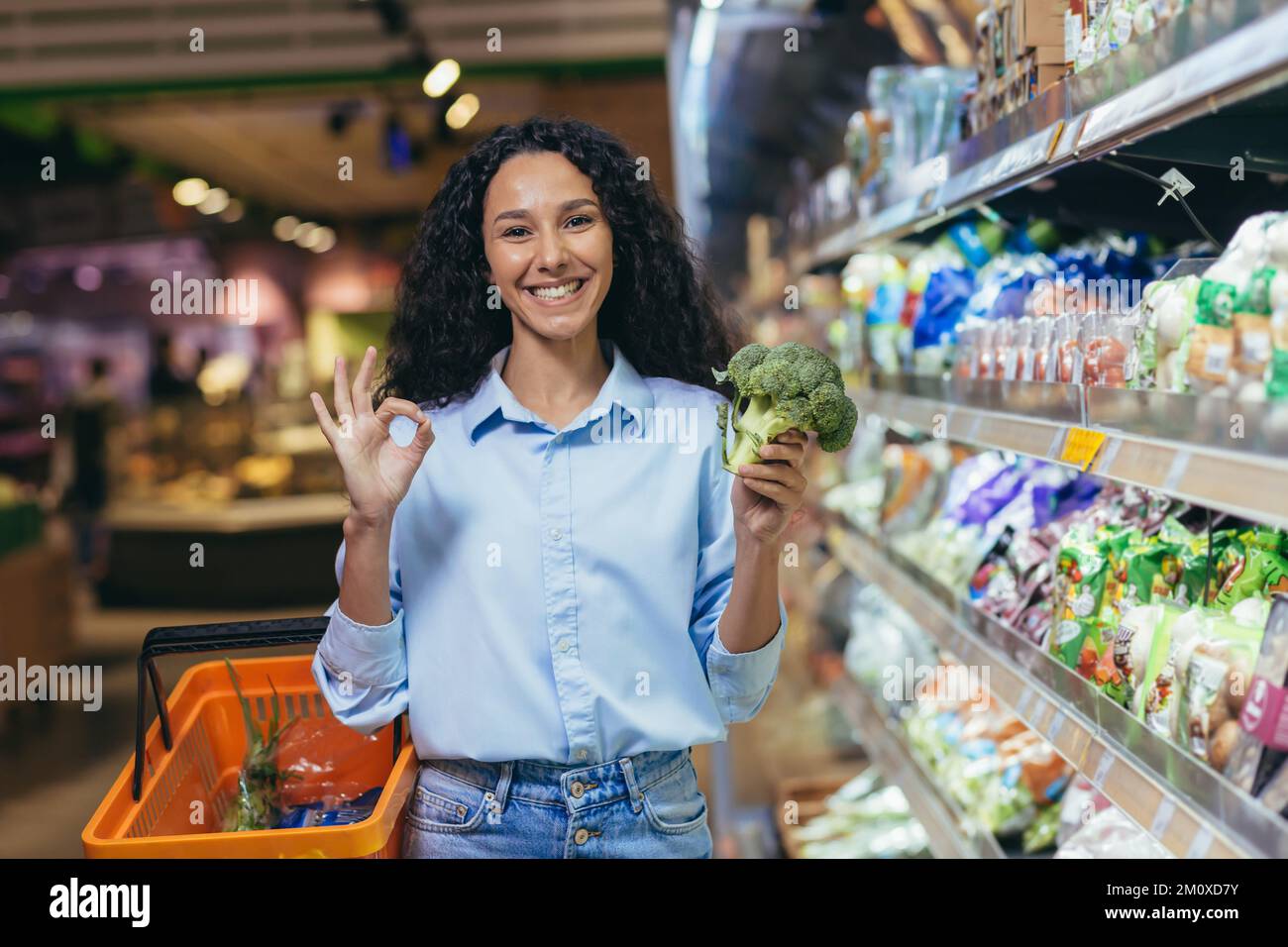 Hand hispanic woman fingers hi-res stock photography and images - Alamy