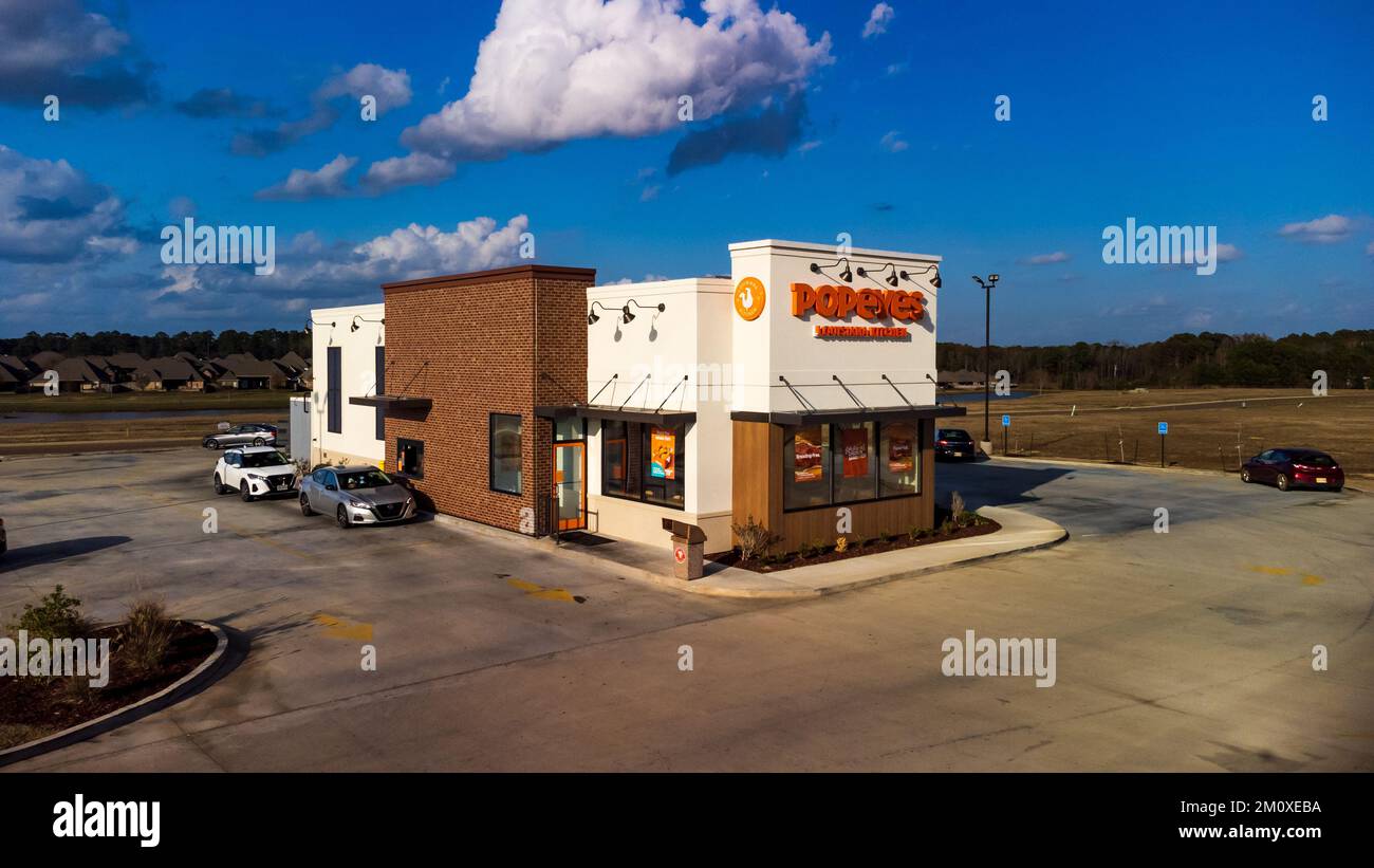 Flowood, MS - December 2022: Popeyes Louisiana Kitchen, Inc. is an American chain of fast food restaurants serving fried chicken. Stock Photo